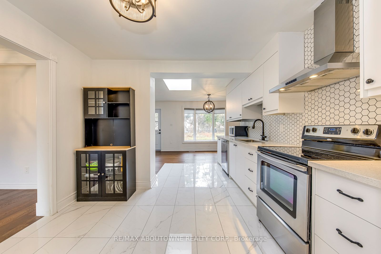 2565 Windjammer Road Property Photo 13