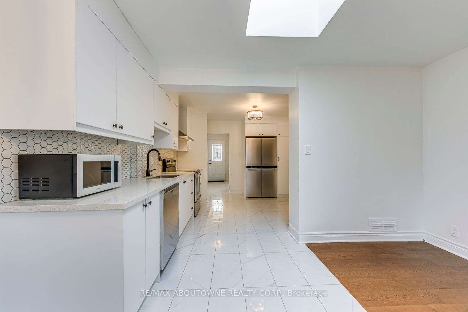 2565 Windjammer Road Property Photo 14