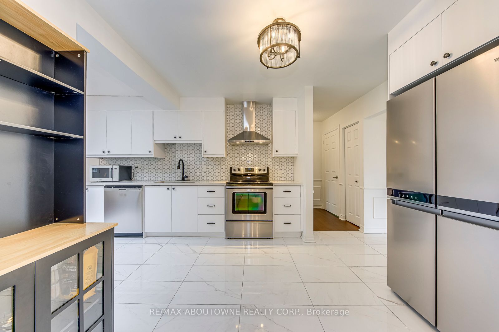 2565 Windjammer Road Property Photo 17