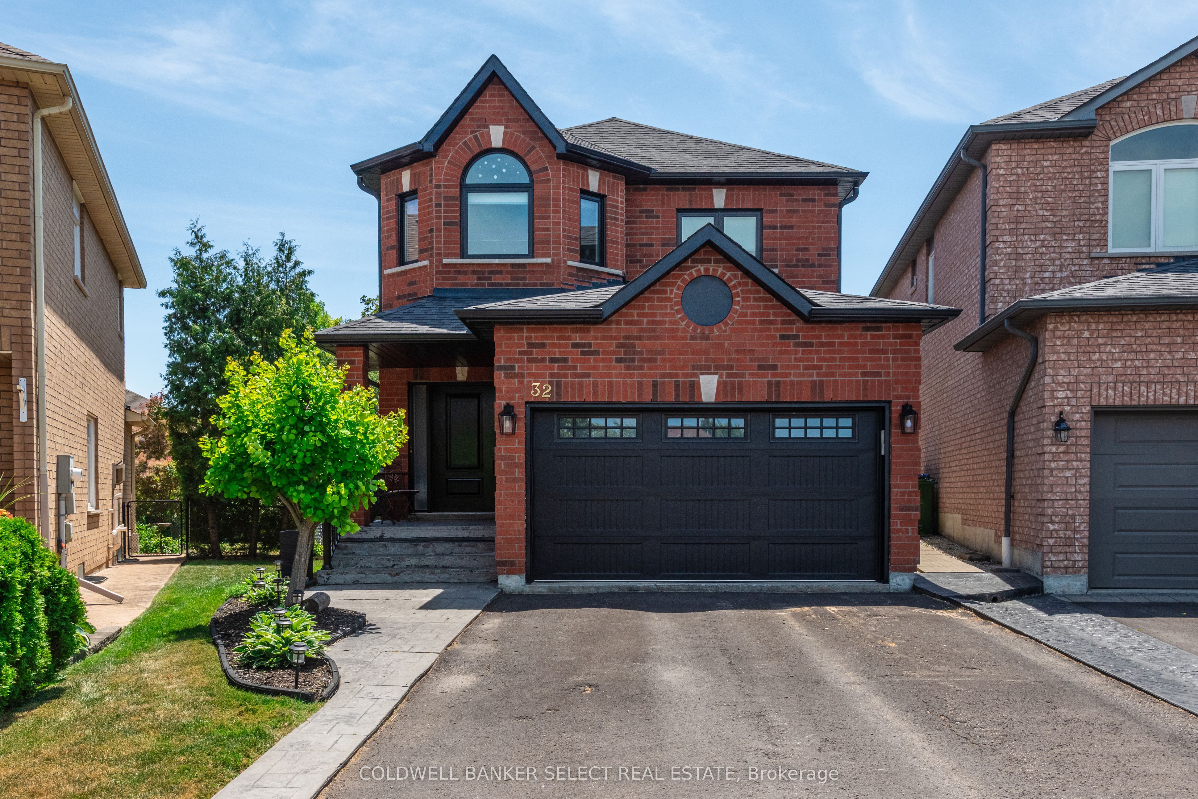 32 Coolspring Crescent Property Photo 1