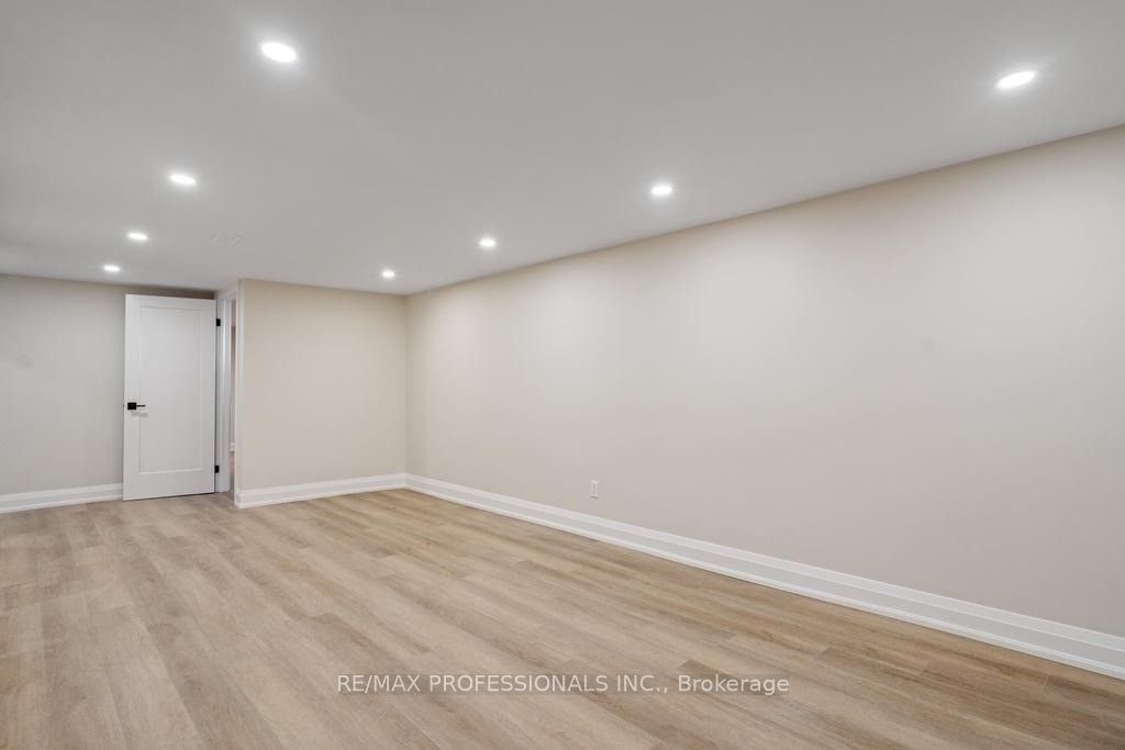 1327 Royal Drive Lower Property Photo 3