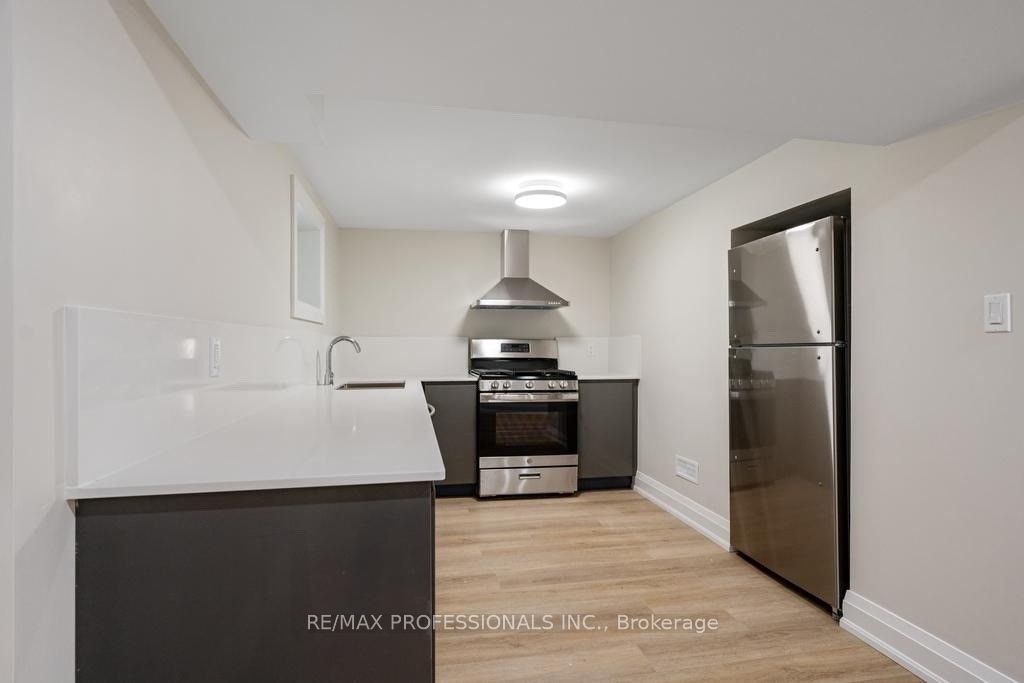 1327 Royal Drive Lower Property Photo 8
