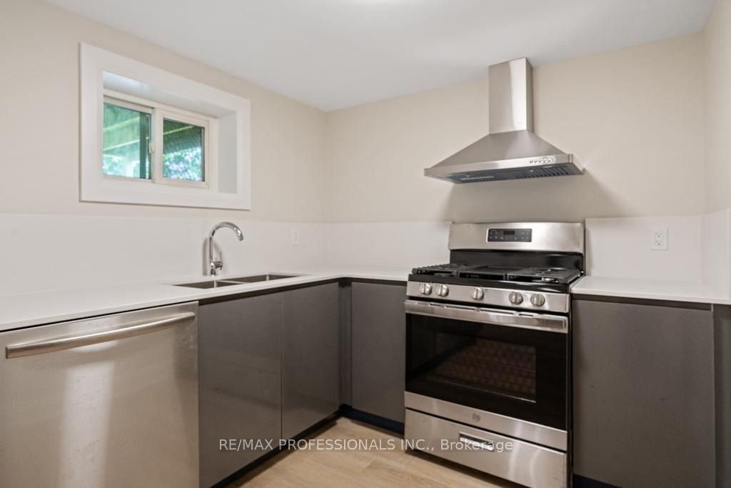 1327 Royal Drive Lower Property Photo 9