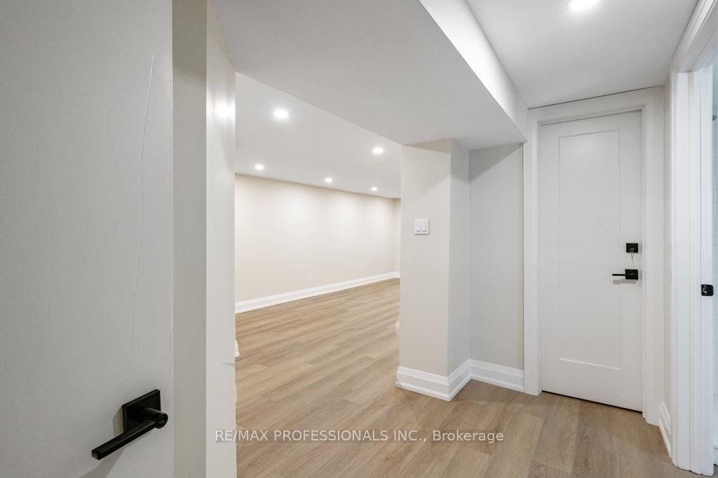 1327 Royal Drive Lower Property Photo 12
