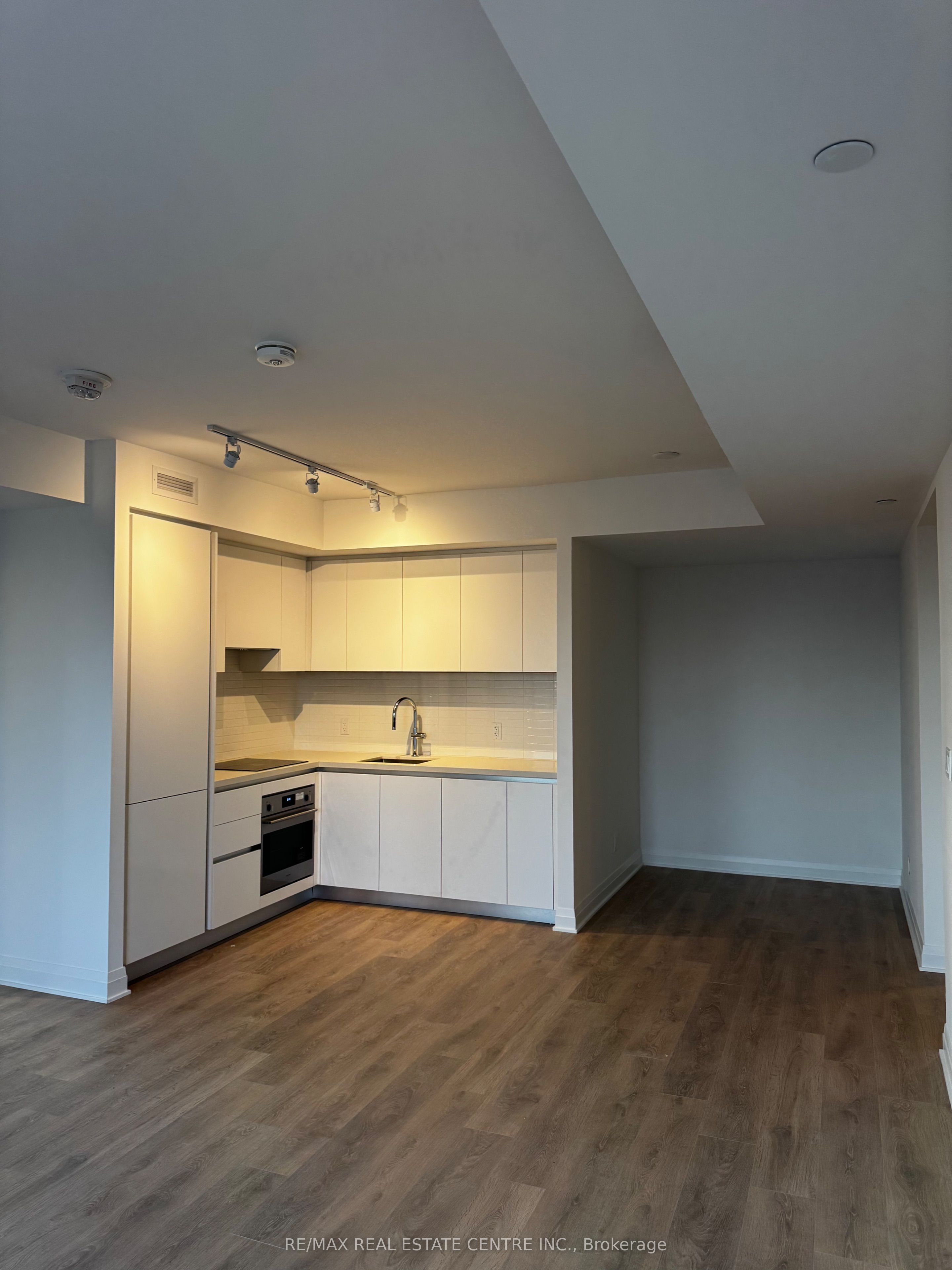 4015 The Exchange 3707 Property Photo 8
