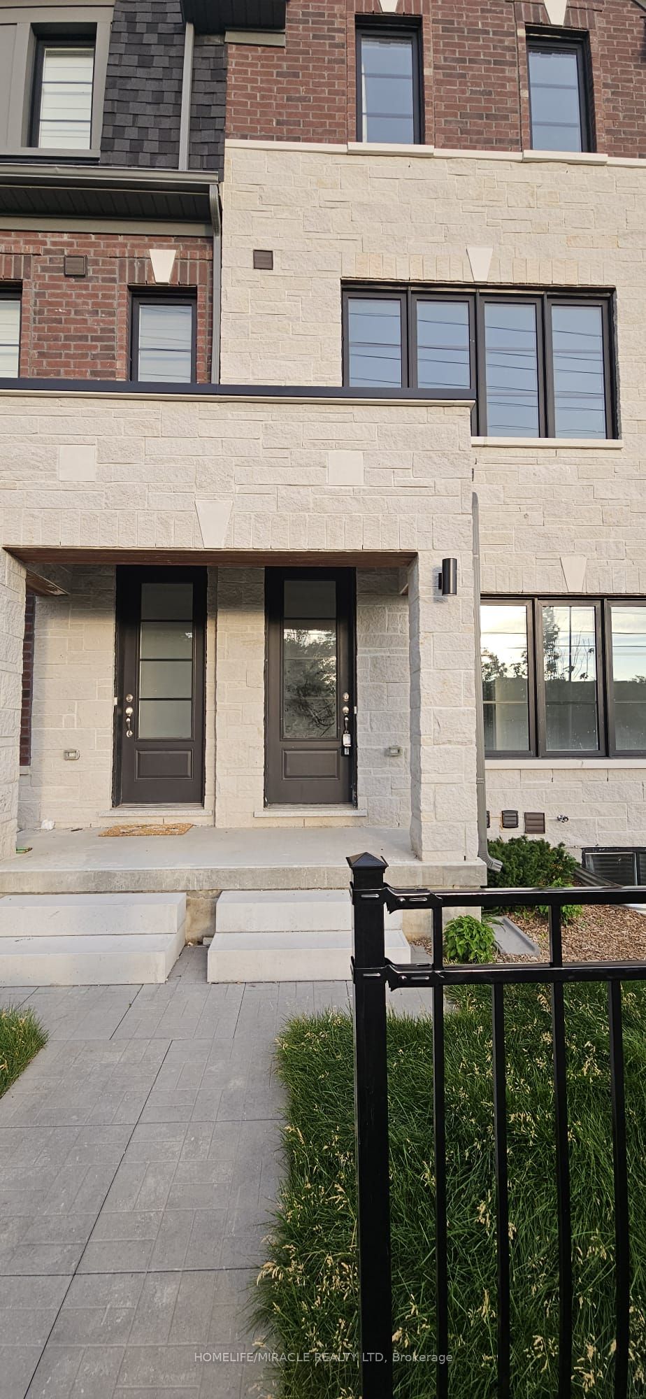 5911 Saigon Street Property Photo 2