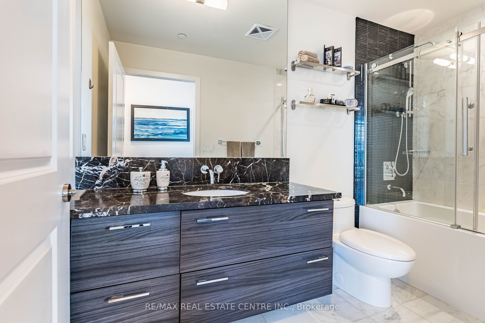 33 Shore Breeze Drive 2102 Property Photo 6