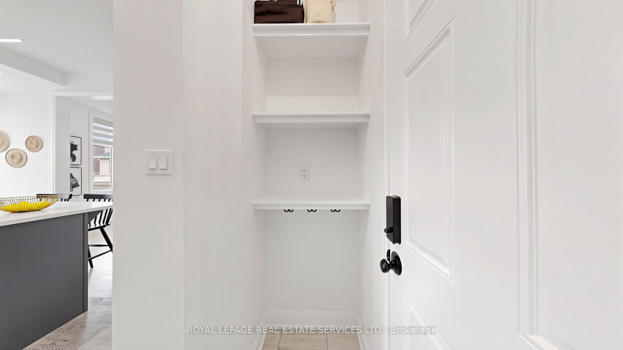 1527 Varelas Passage Property Photo 14