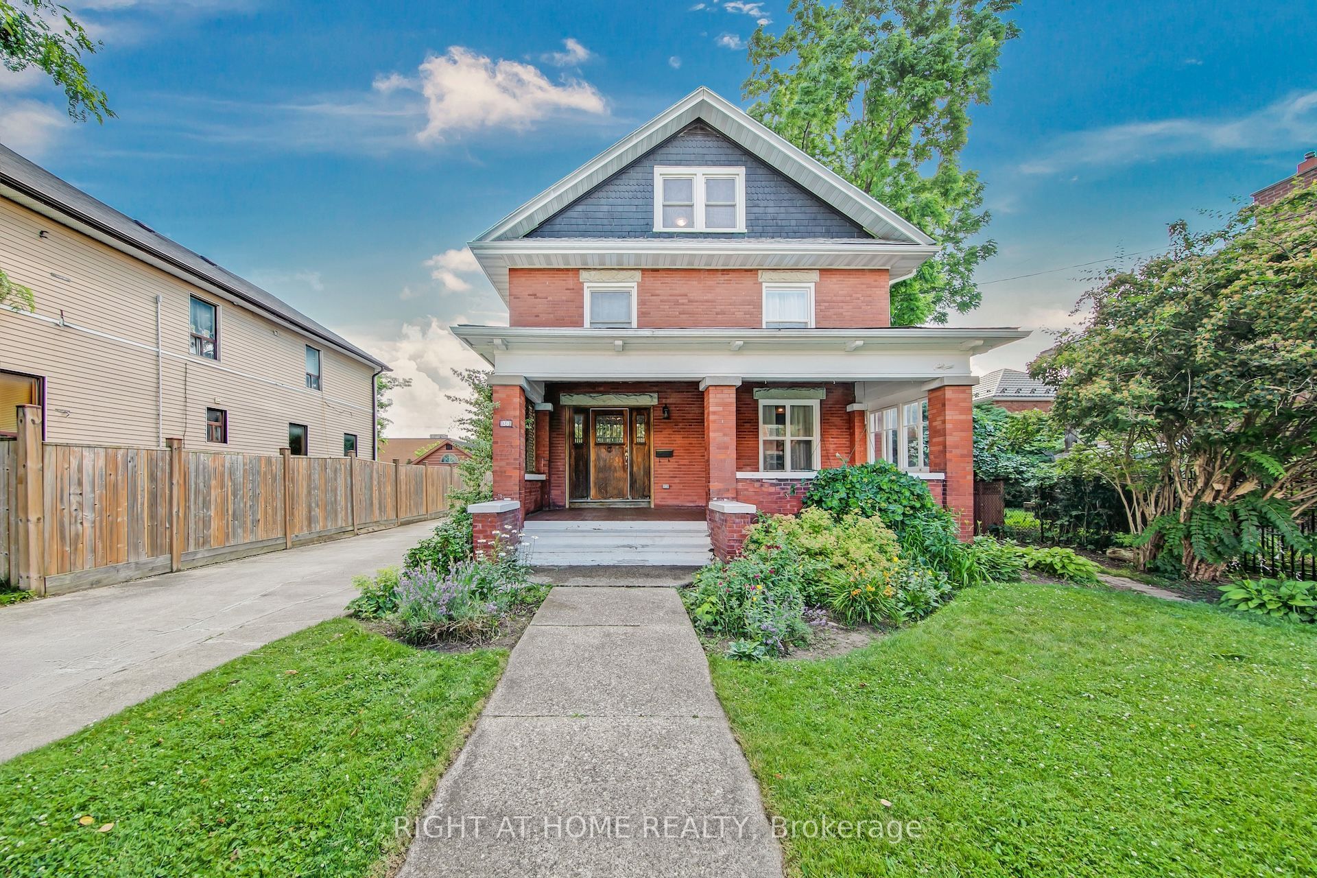 30 Willow Street N Property Photo 2