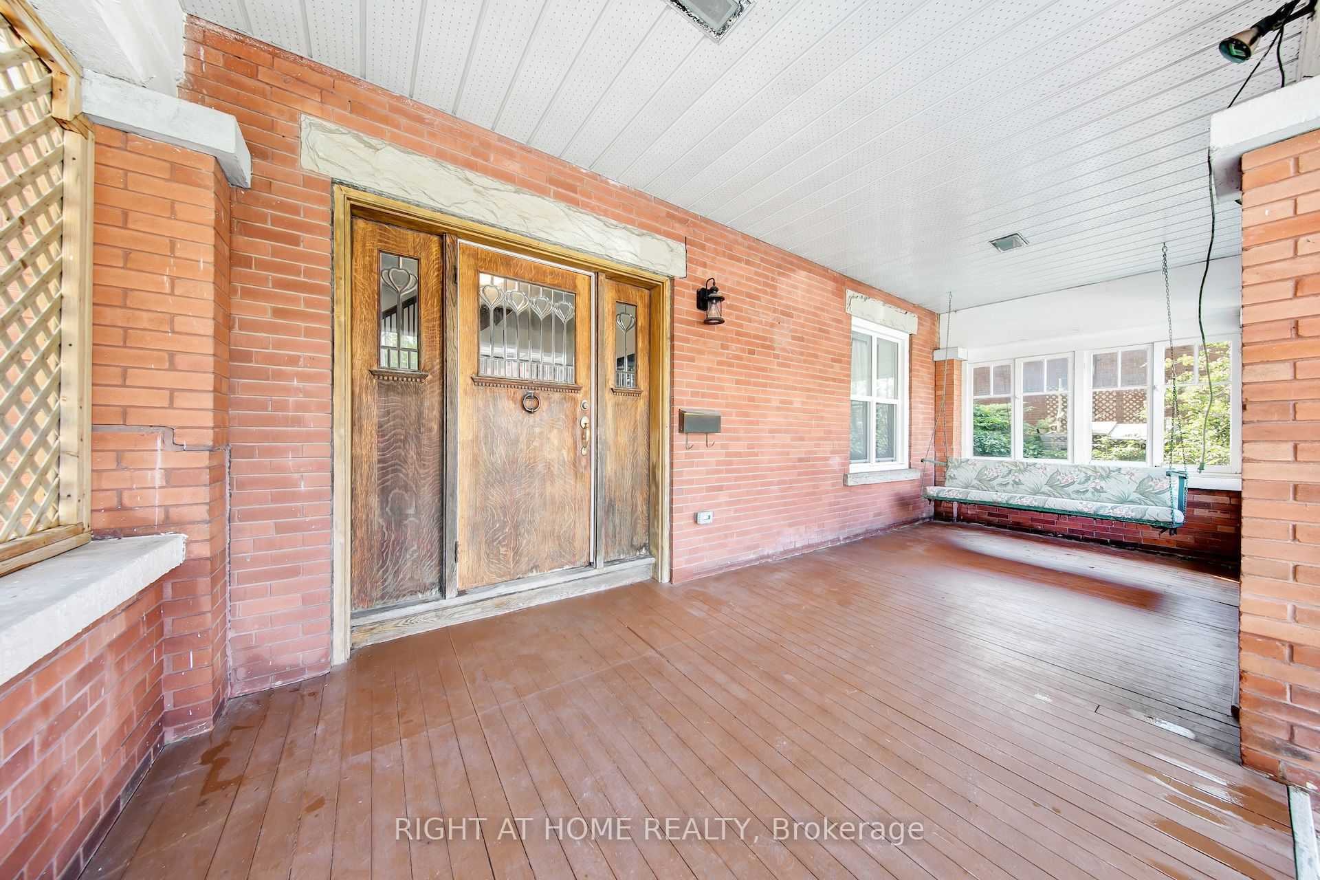 30 Willow Street N Property Photo 5