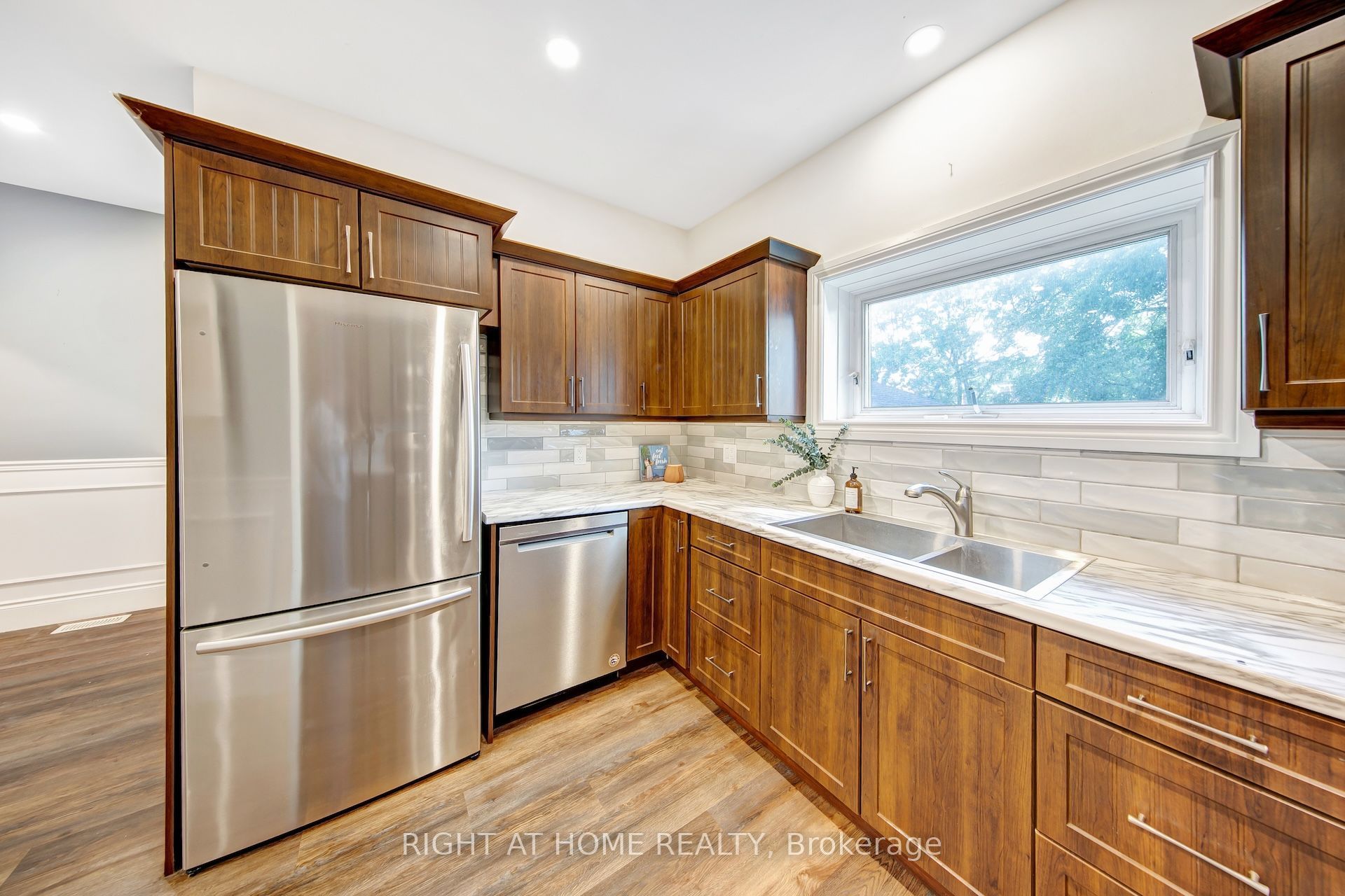 30 Willow Street N Property Photo 18