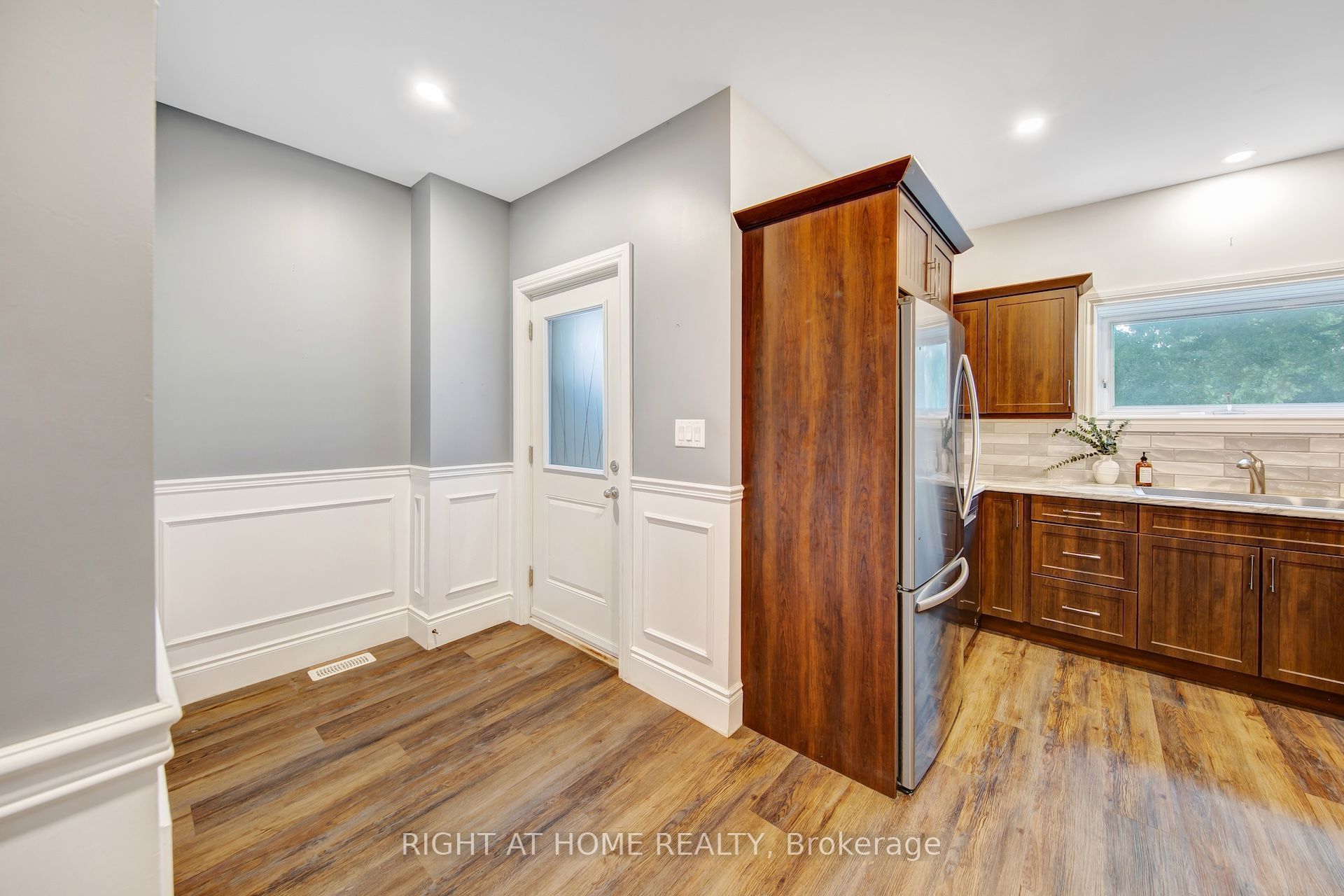 30 Willow Street N Property Photo 19