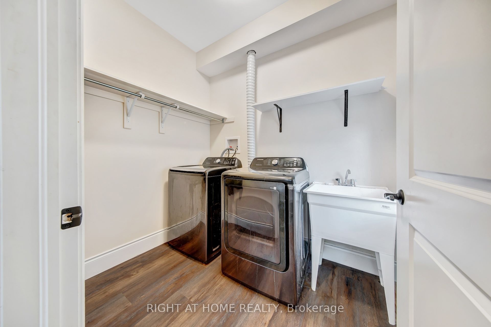 30 Willow Street N Property Photo 21
