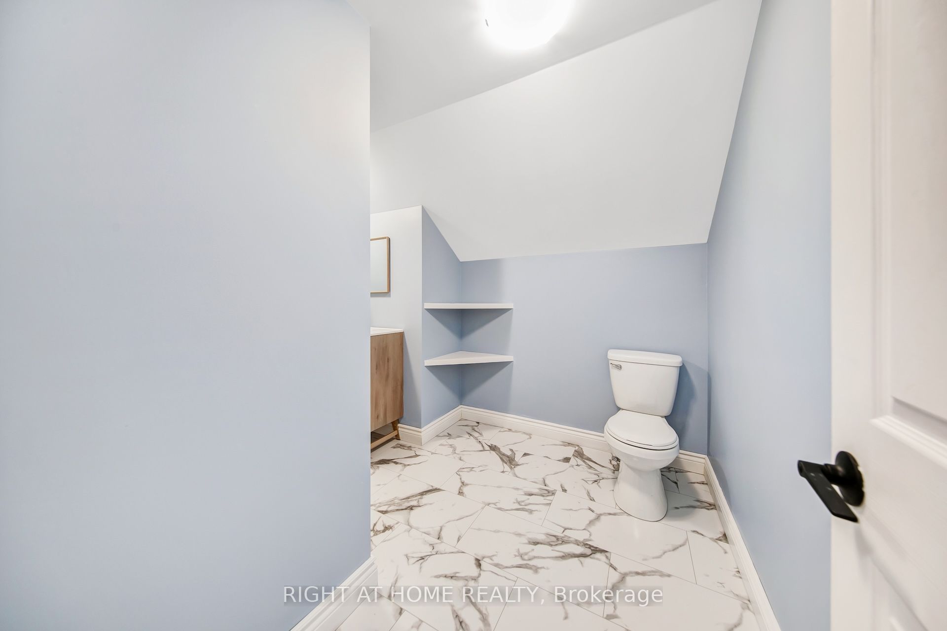 30 Willow Street N Property Photo 34