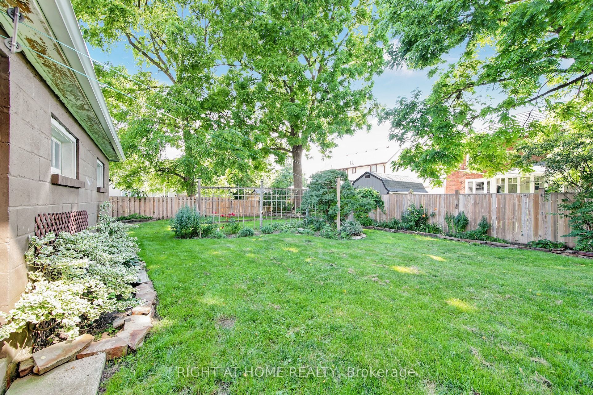 30 Willow Street N Property Photo 39