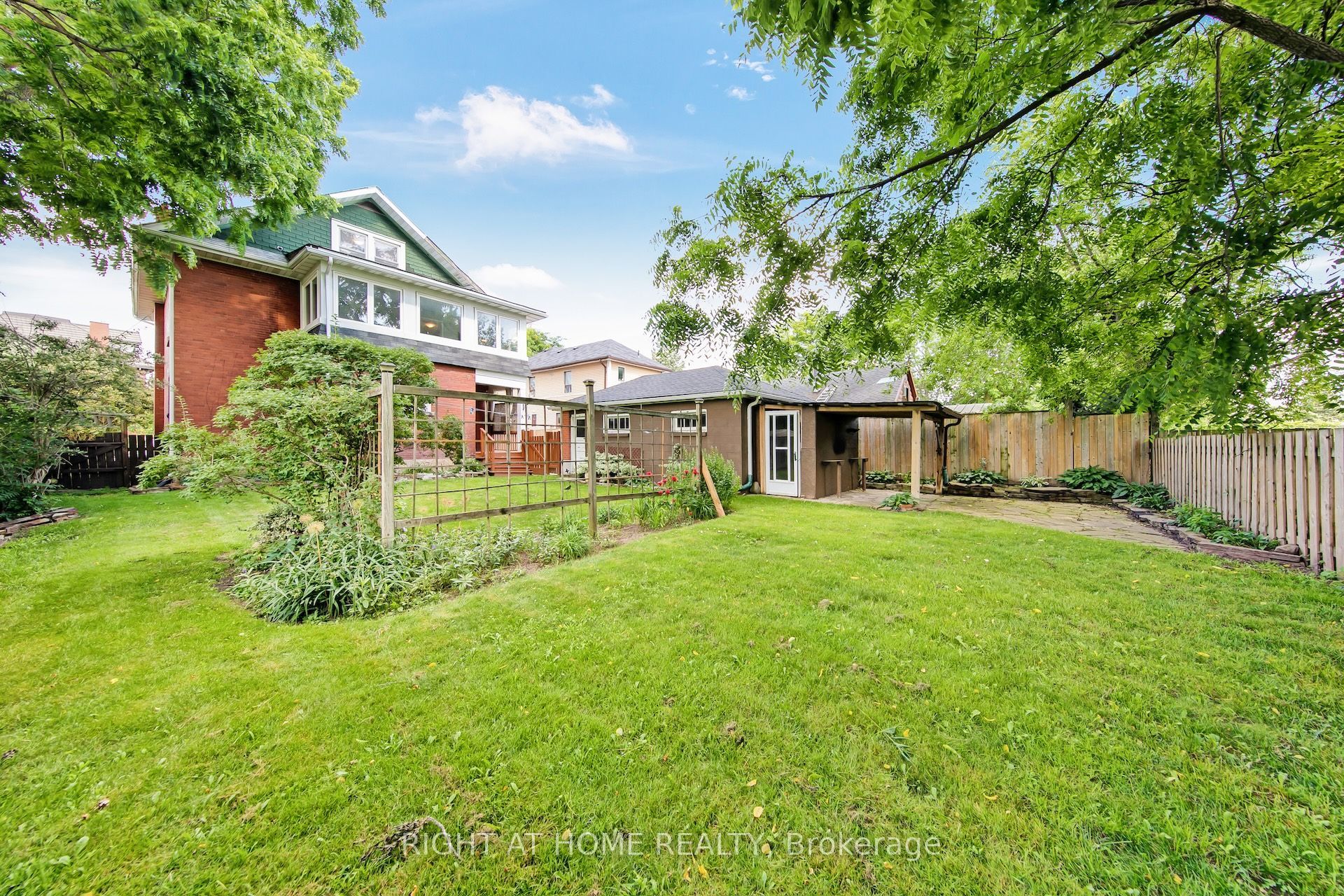 30 Willow Street N Property Photo 40