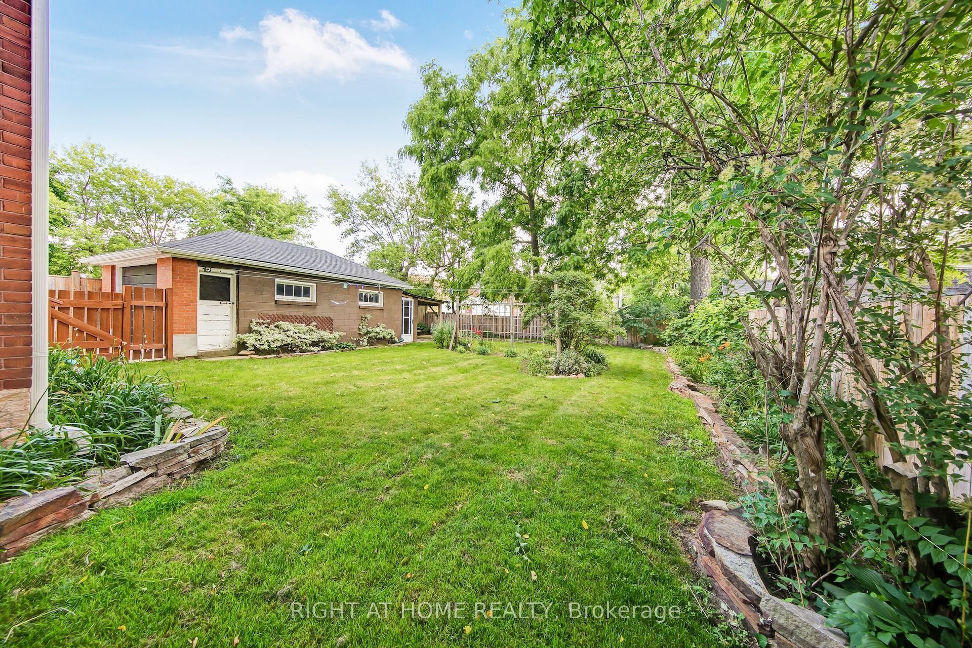 30 Willow Street N Property Photo 41