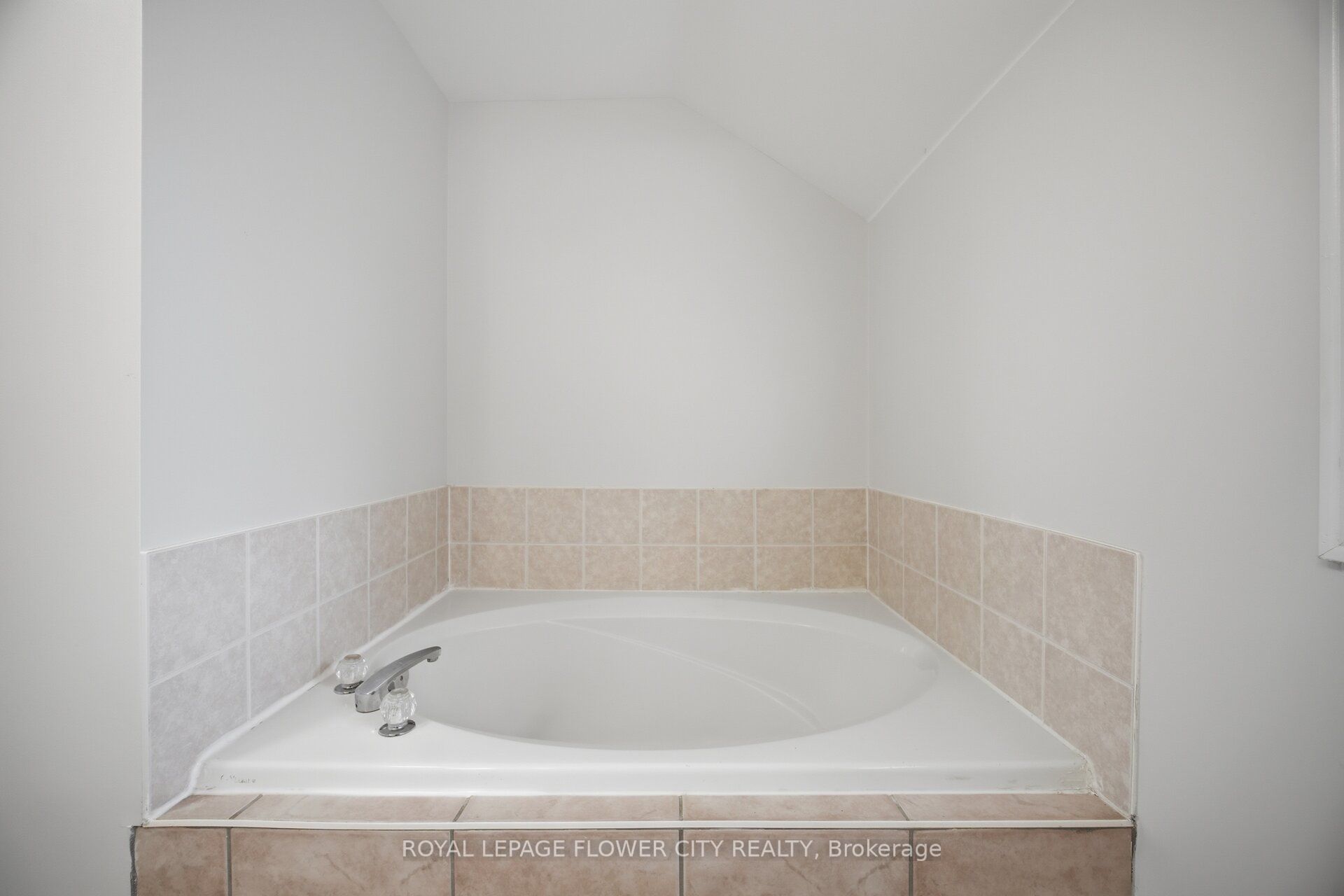 8305 Mclaughlin Road S 2 Property Photo 28