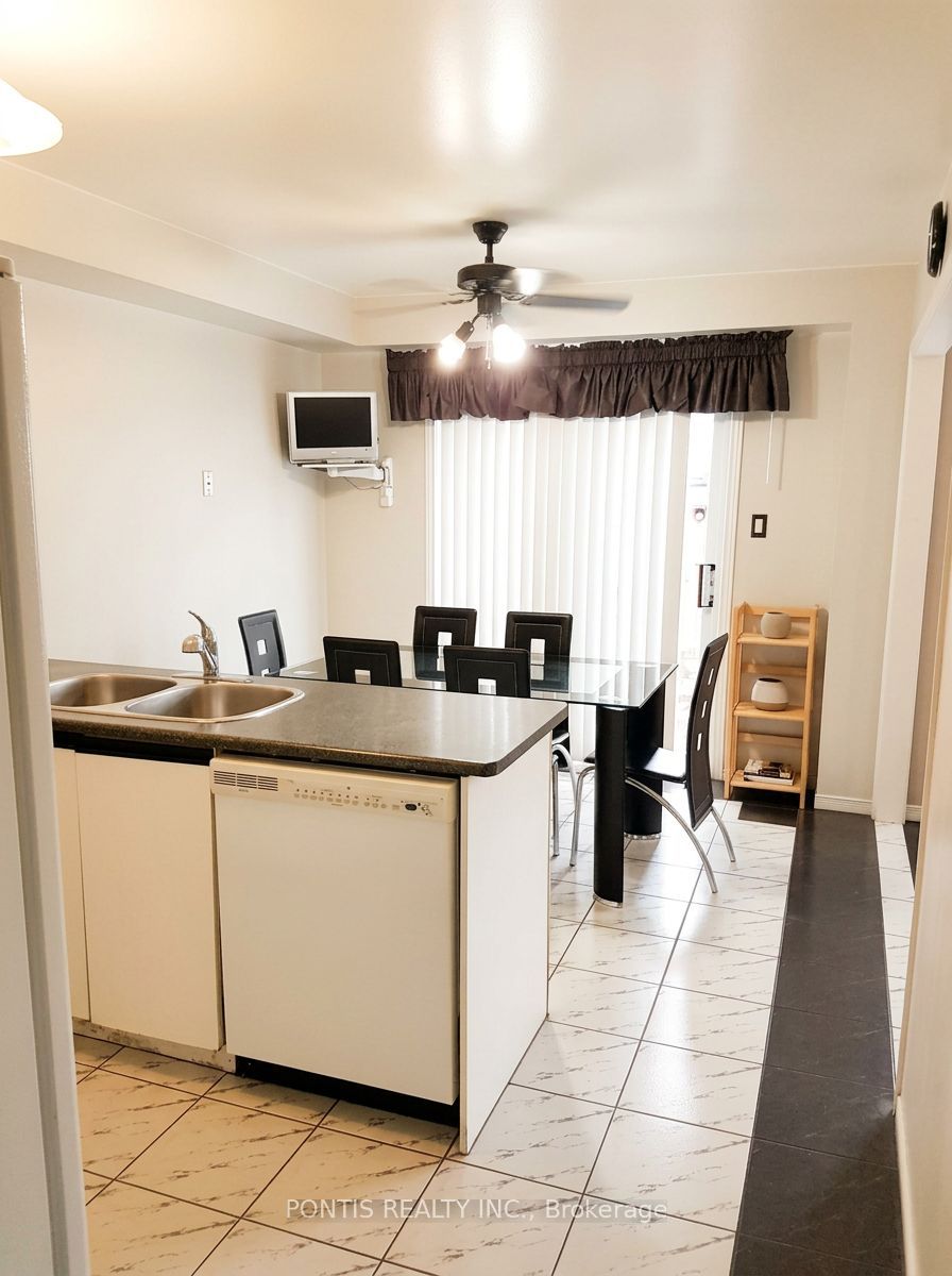 2538 Raglan Court Property Photo 7