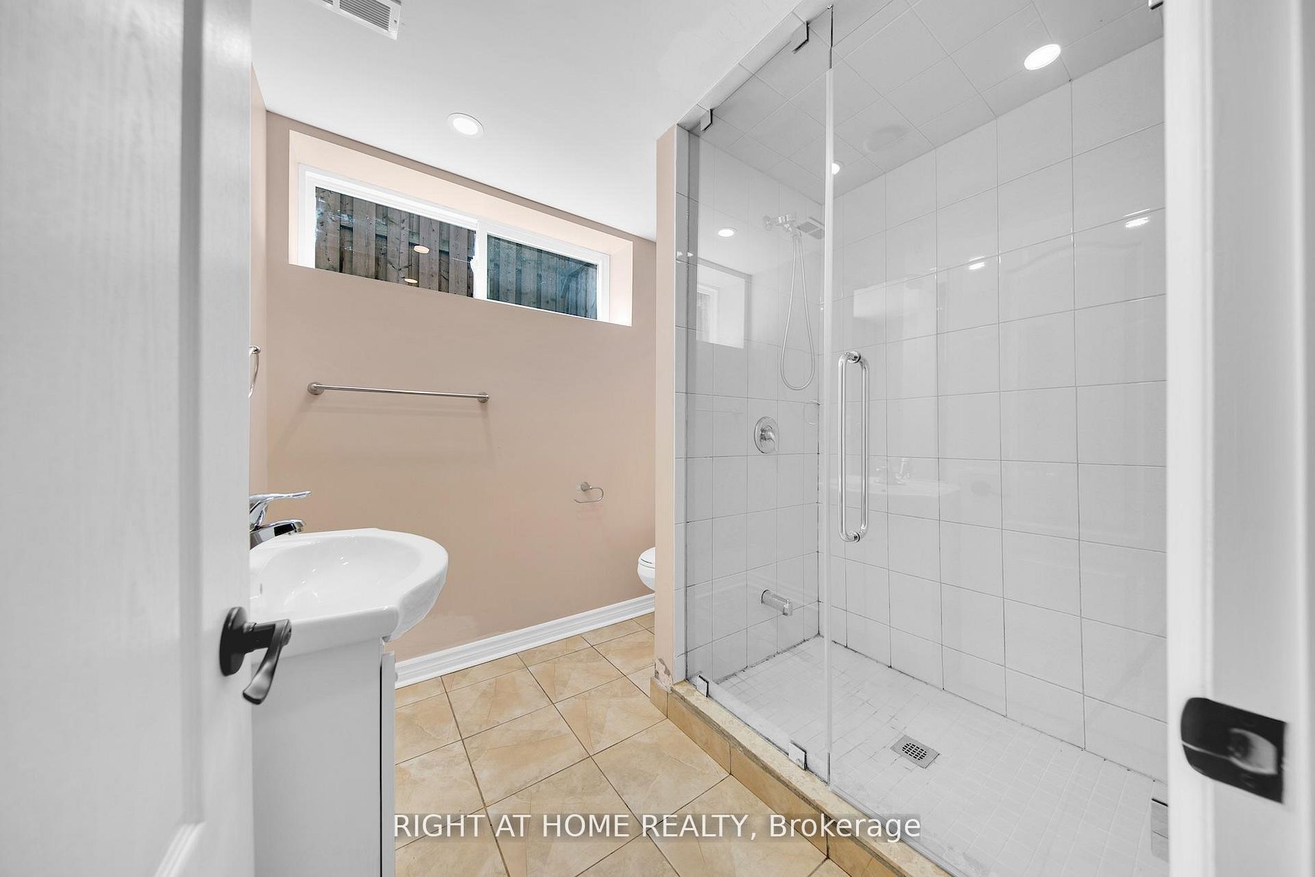 19 Wall Avenue Basement Property Photo 4