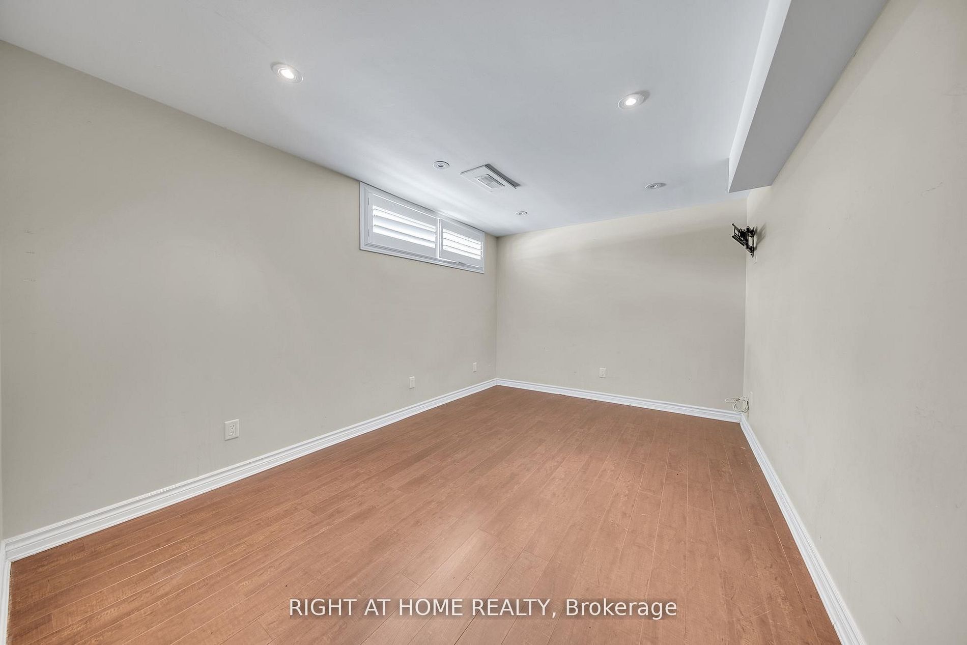 19 Wall Avenue Basement Property Photo 7