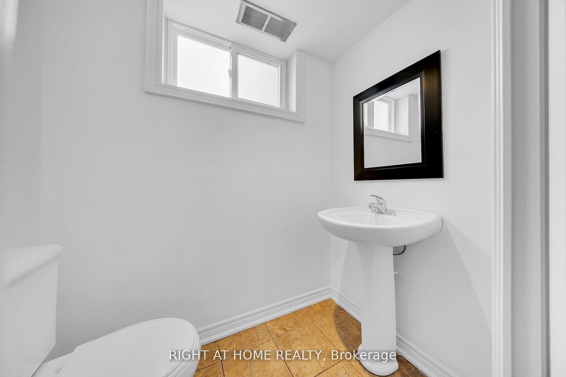 19 Wall Avenue Basement Property Photo 8