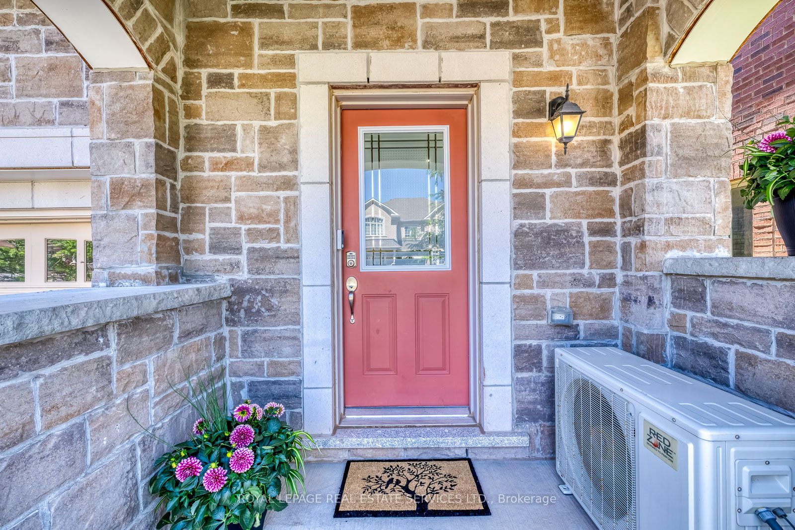 486 Silver Maple Road Property Photo 3