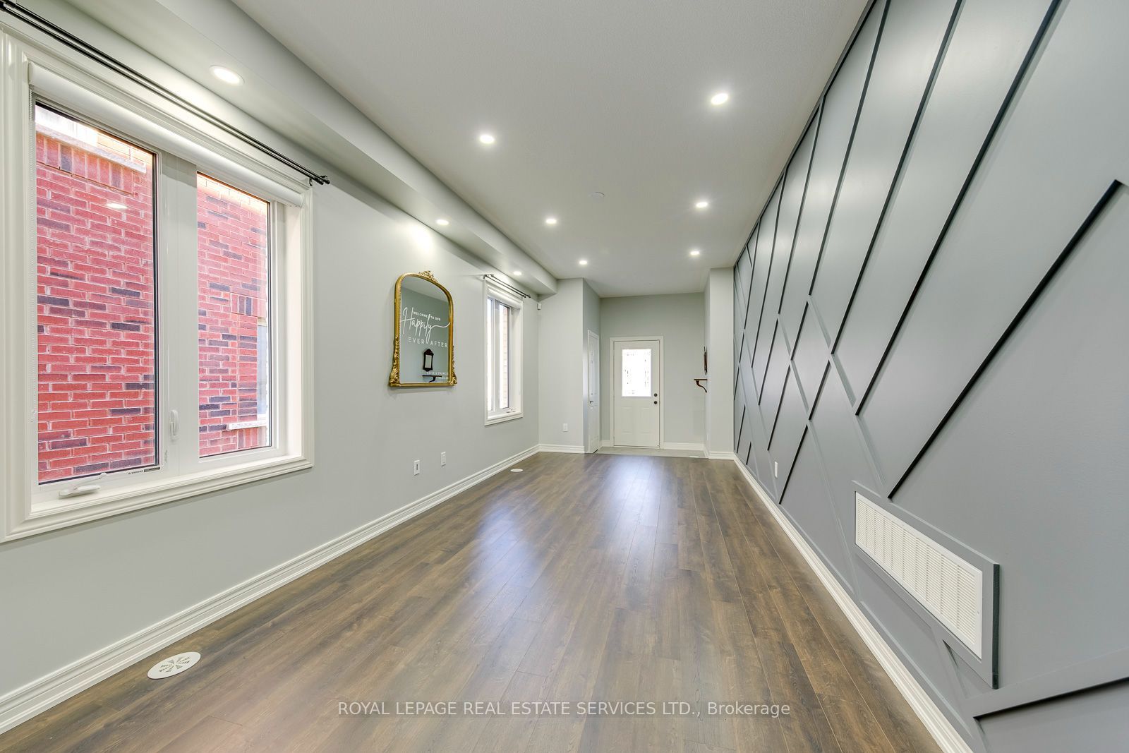 486 Silver Maple Road Property Photo 5