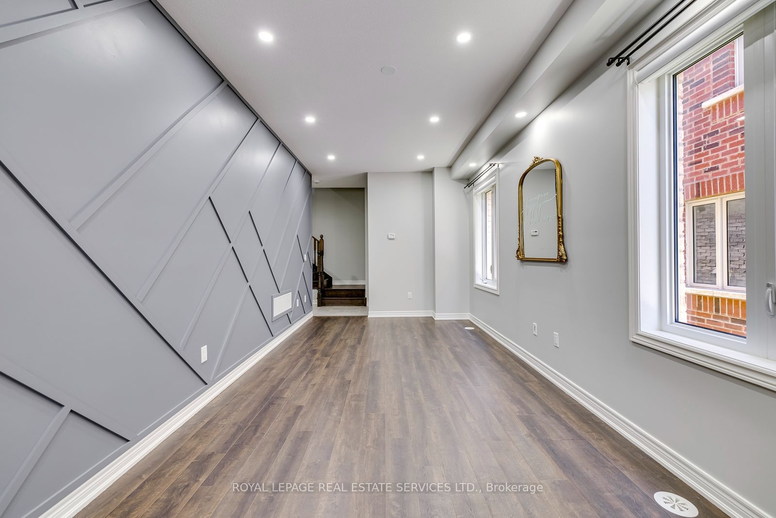 486 Silver Maple Road Property Photo 6