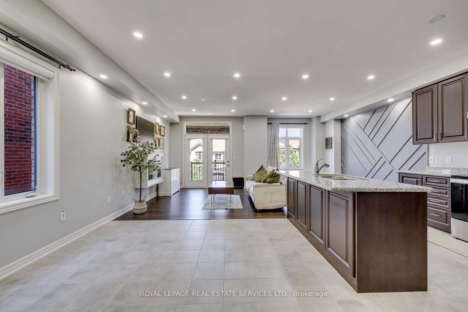 486 Silver Maple Road Property Photo 7