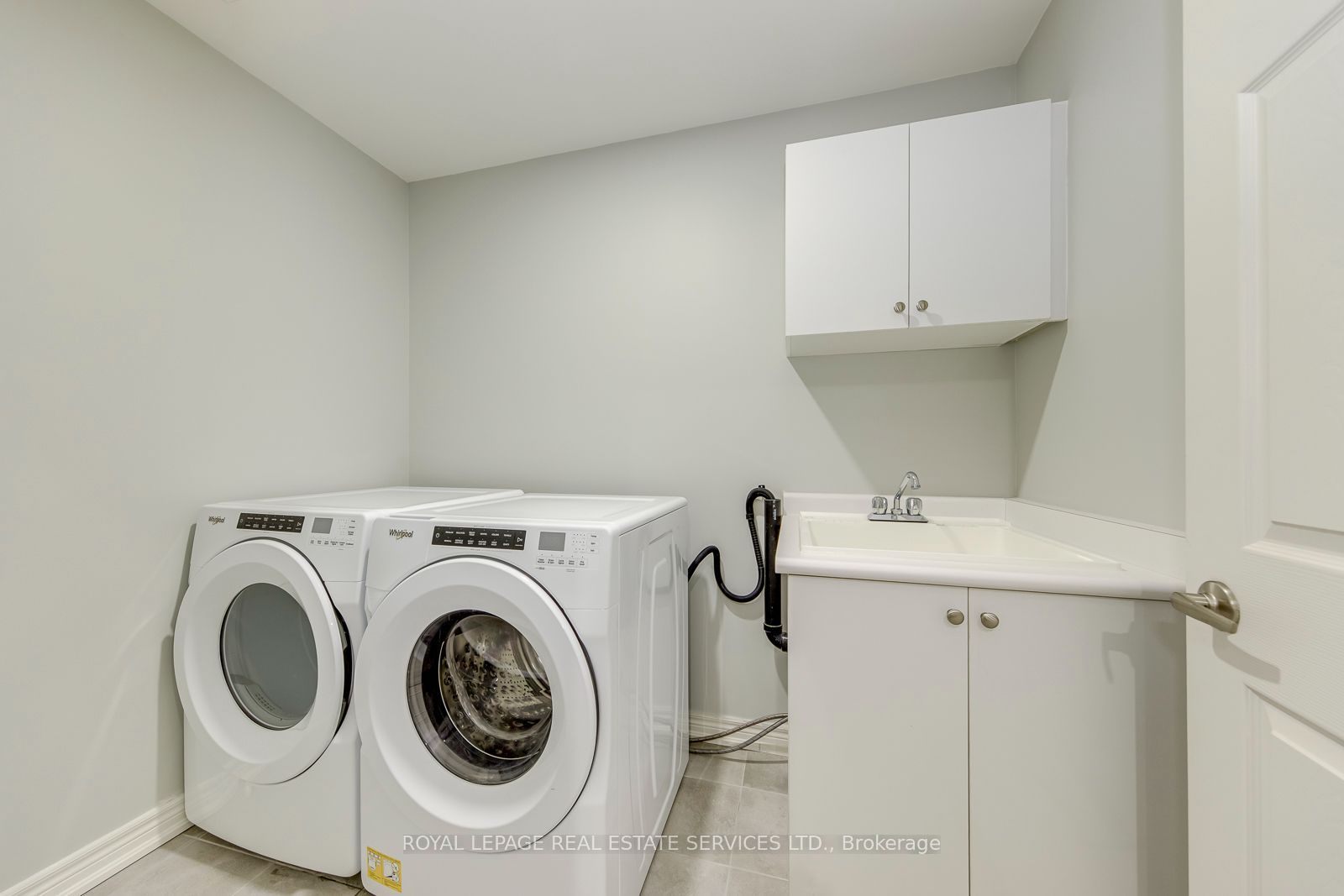 486 Silver Maple Road Property Photo 8