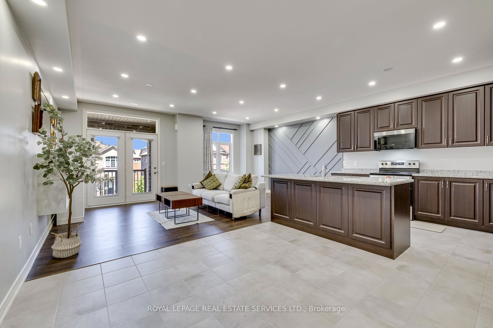 486 Silver Maple Road Property Photo 9