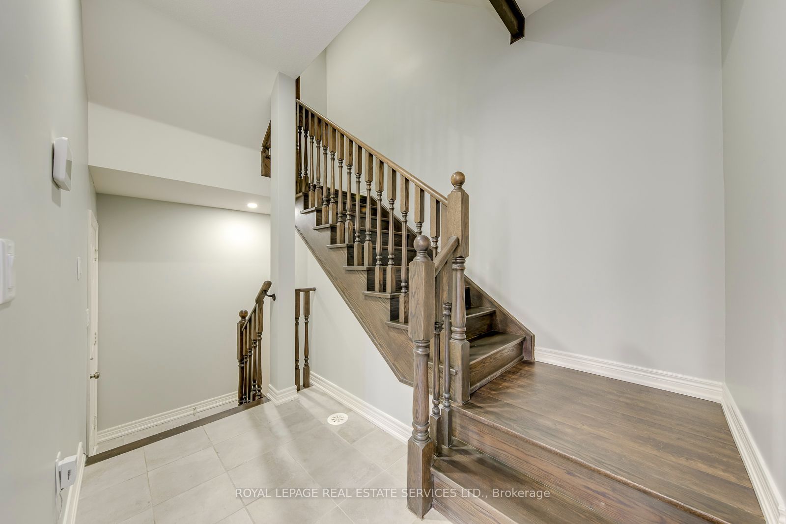 486 Silver Maple Road Property Photo 9