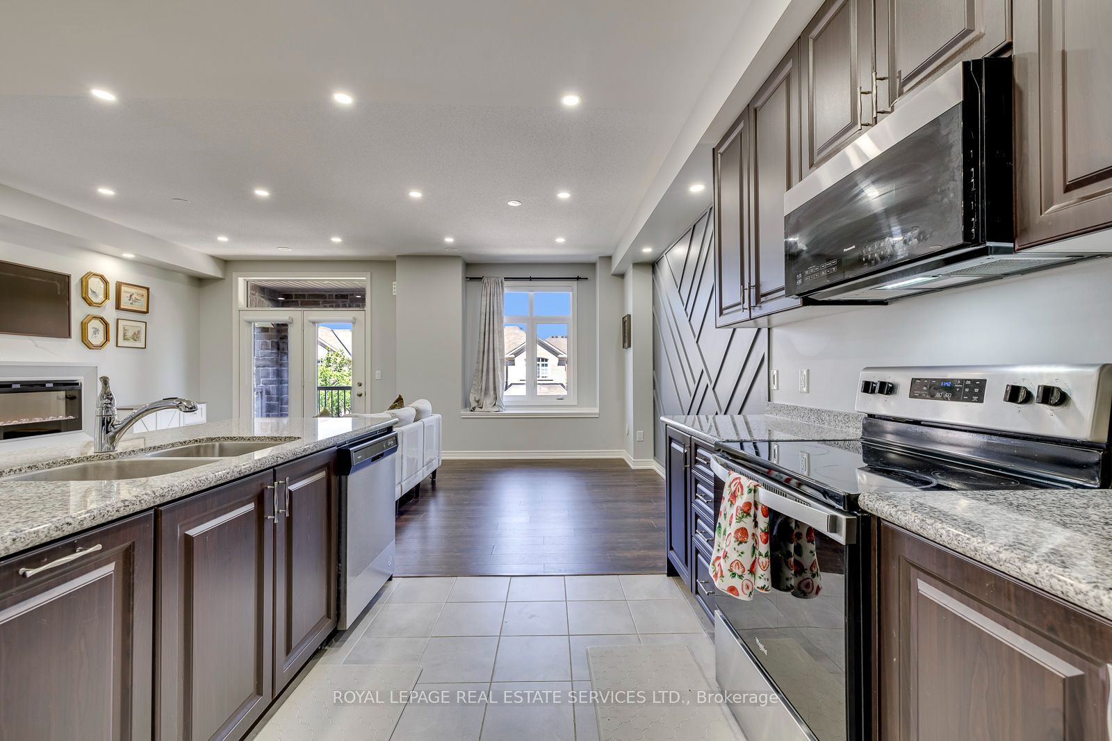 486 Silver Maple Road Property Photo 10