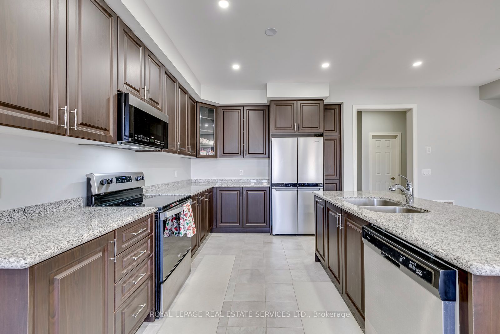 486 Silver Maple Road Property Photo 11