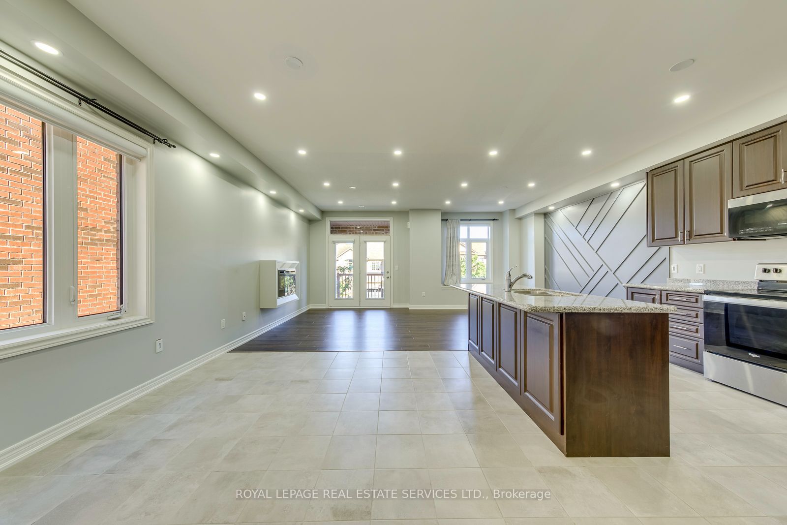 486 Silver Maple Road Property Photo 11