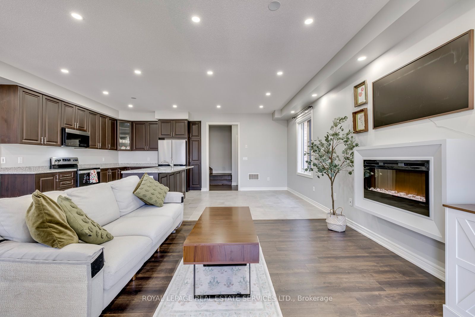 486 Silver Maple Road Property Photo 12