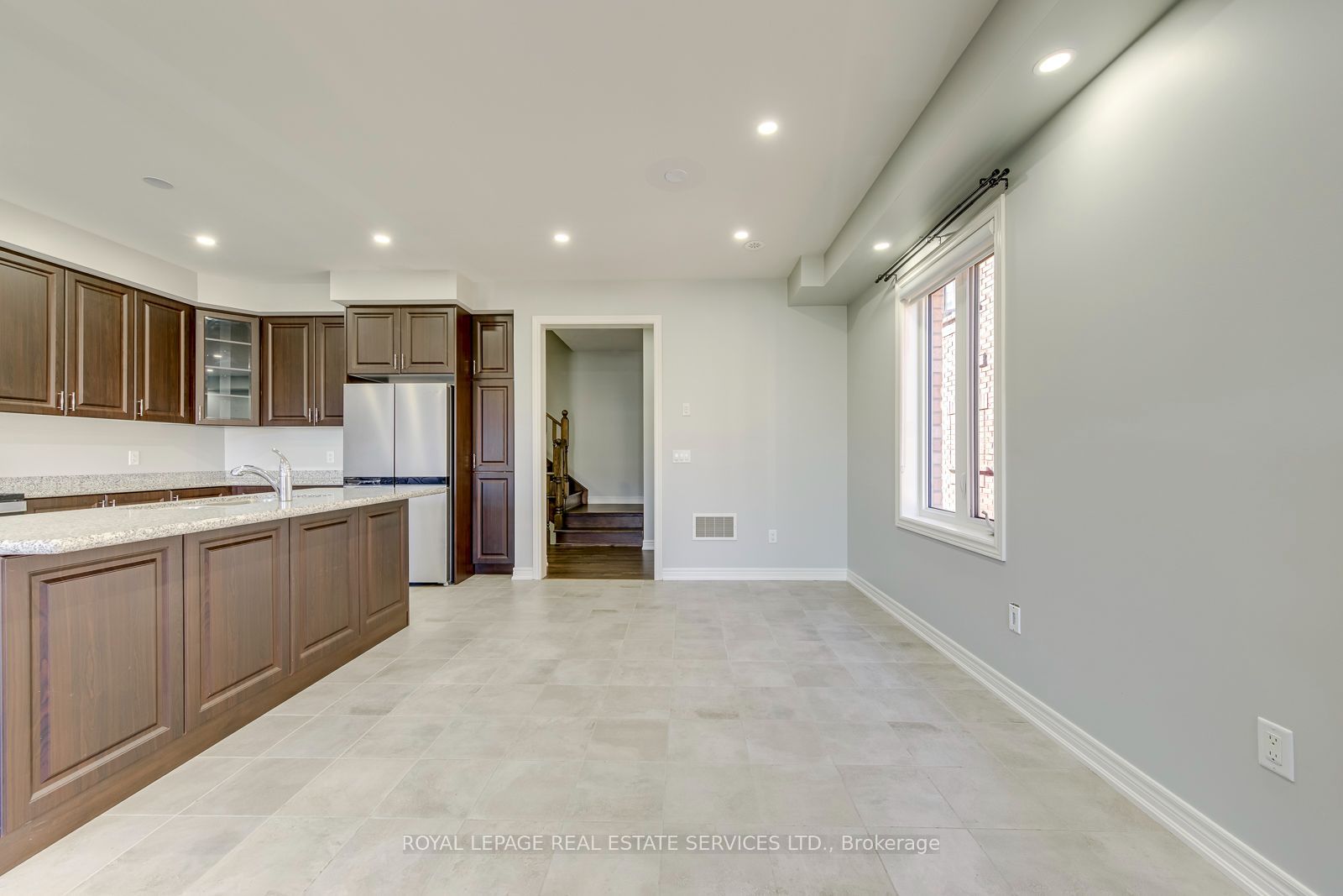 486 Silver Maple Road Property Photo 13