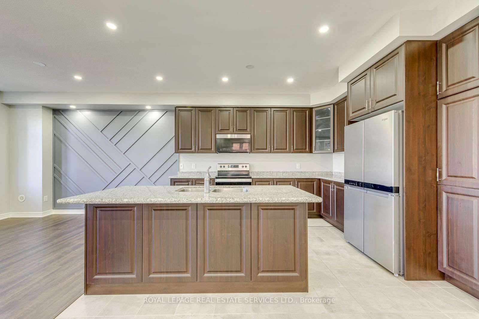 486 Silver Maple Road Property Photo 15