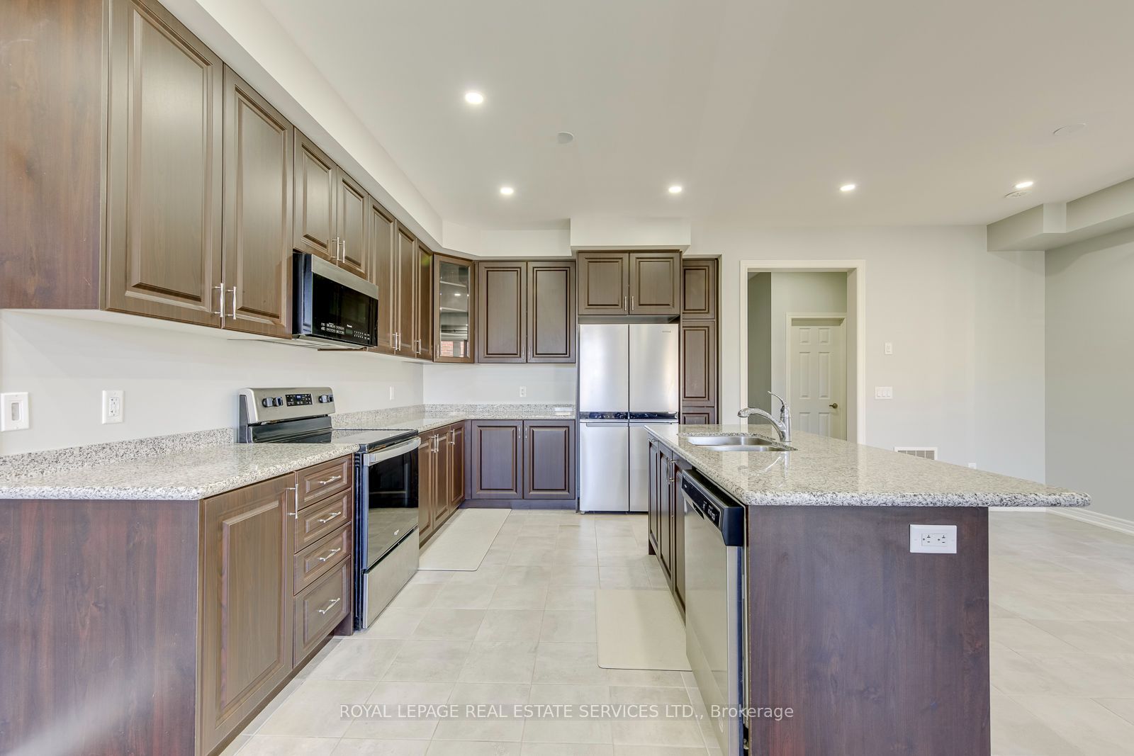 486 Silver Maple Road Property Photo 16