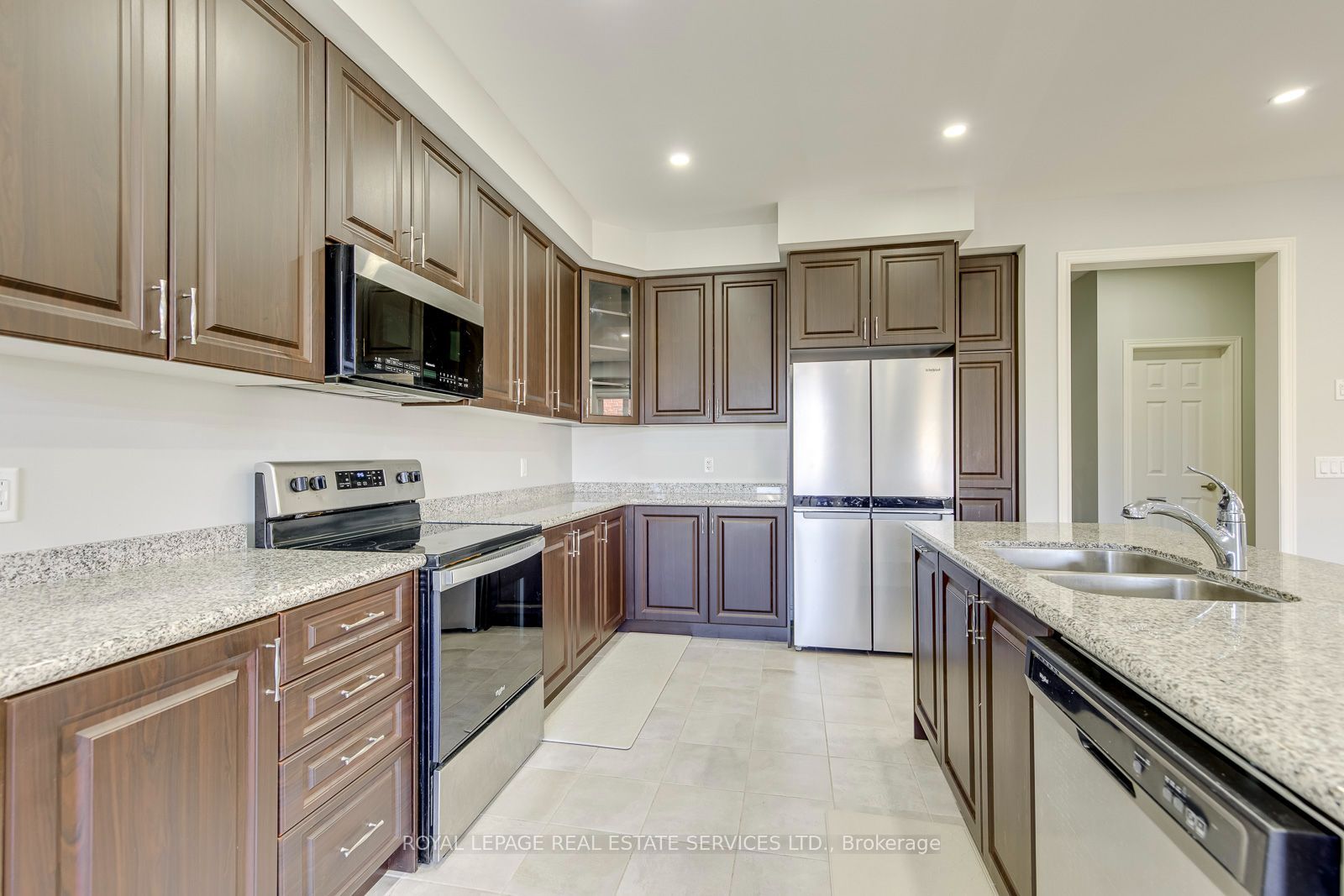 486 Silver Maple Road Property Photo 17