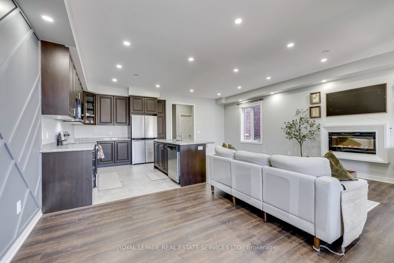 486 Silver Maple Road Property Photo 18