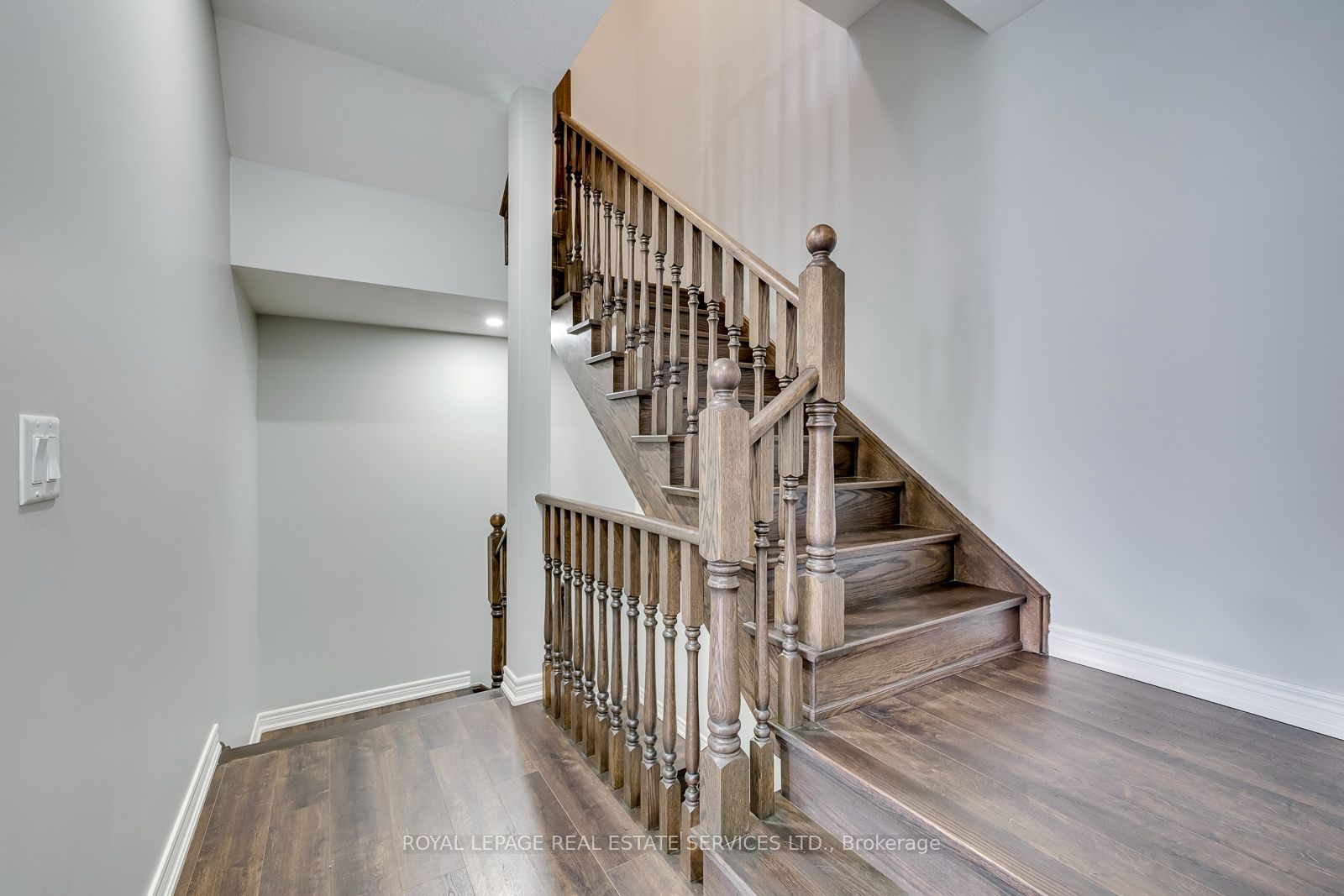 486 Silver Maple Road Property Photo 20