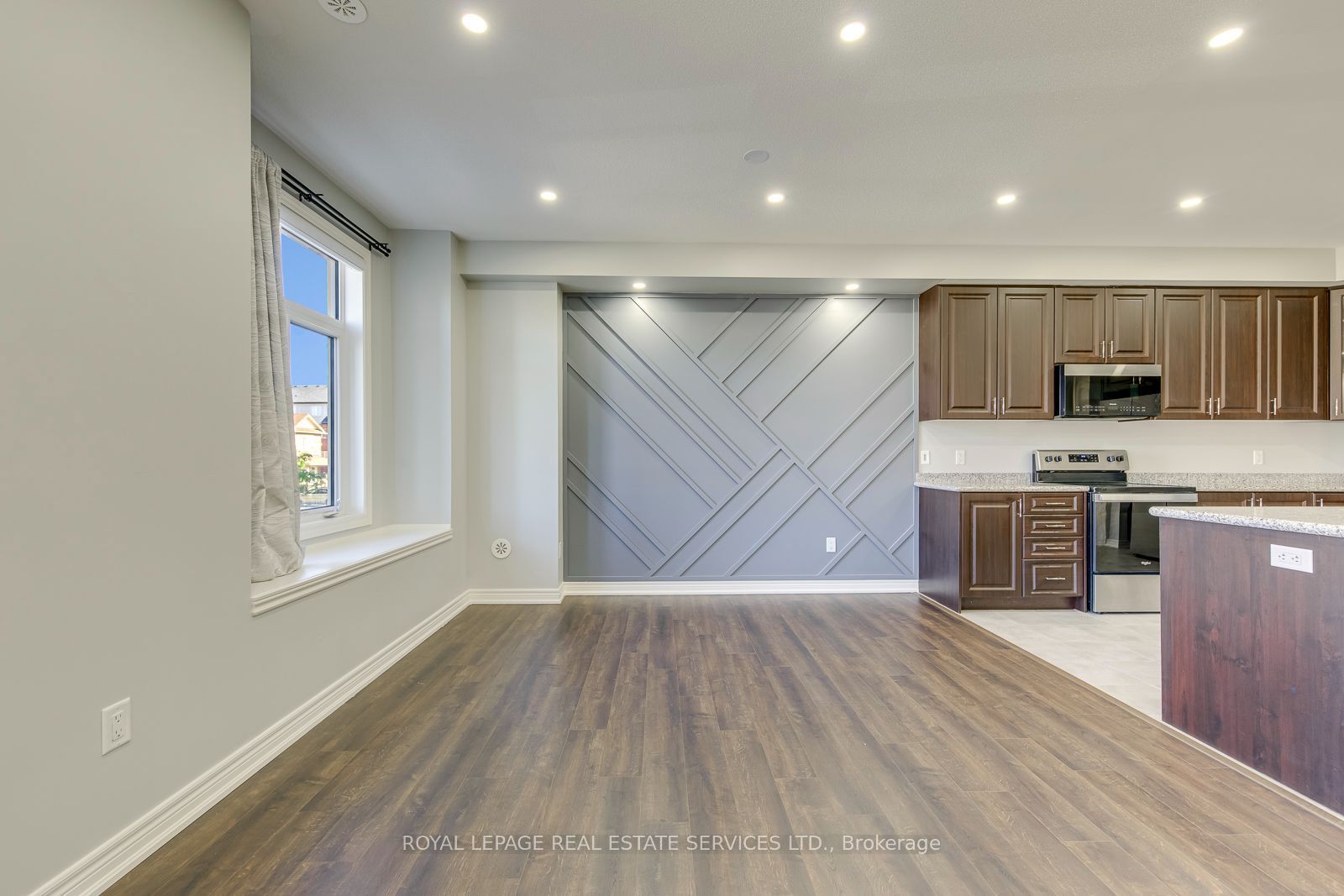486 Silver Maple Road Property Photo 22