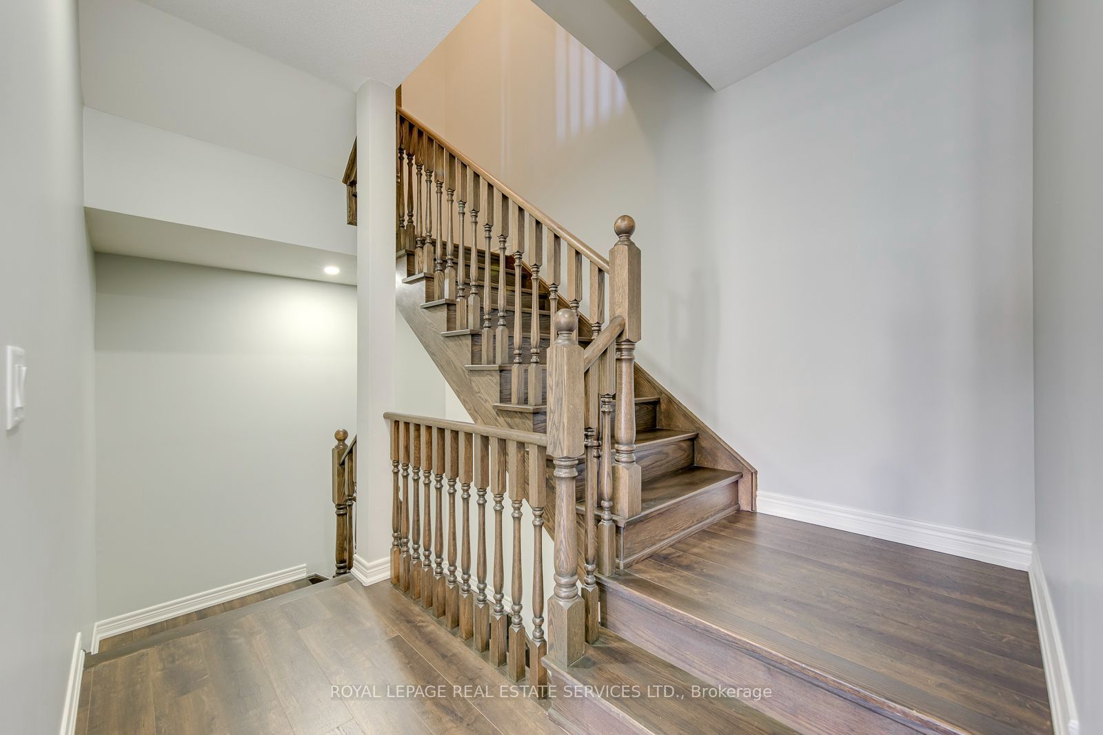 486 Silver Maple Road Property Photo 25