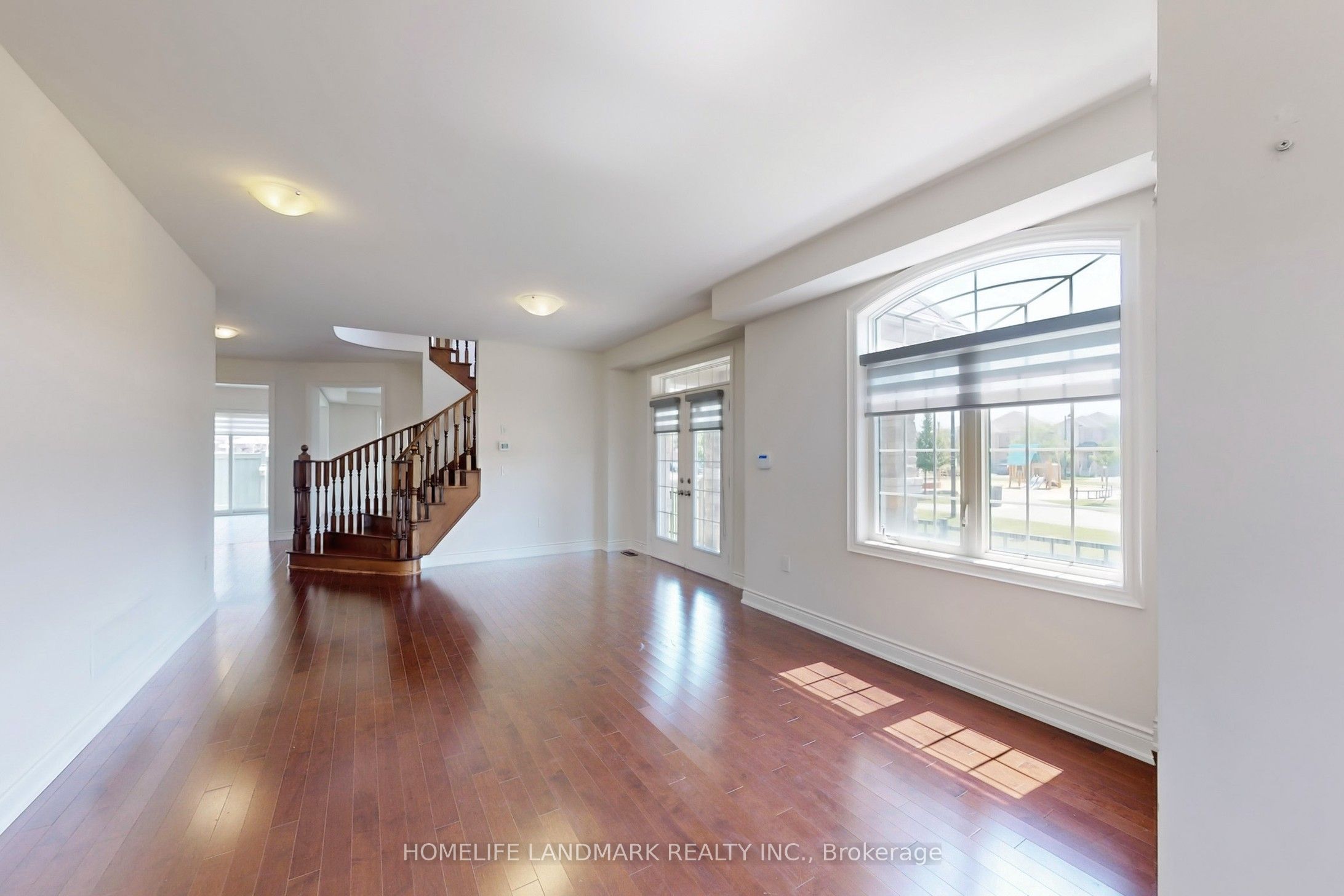 1533 Devine Point Property Photo 5