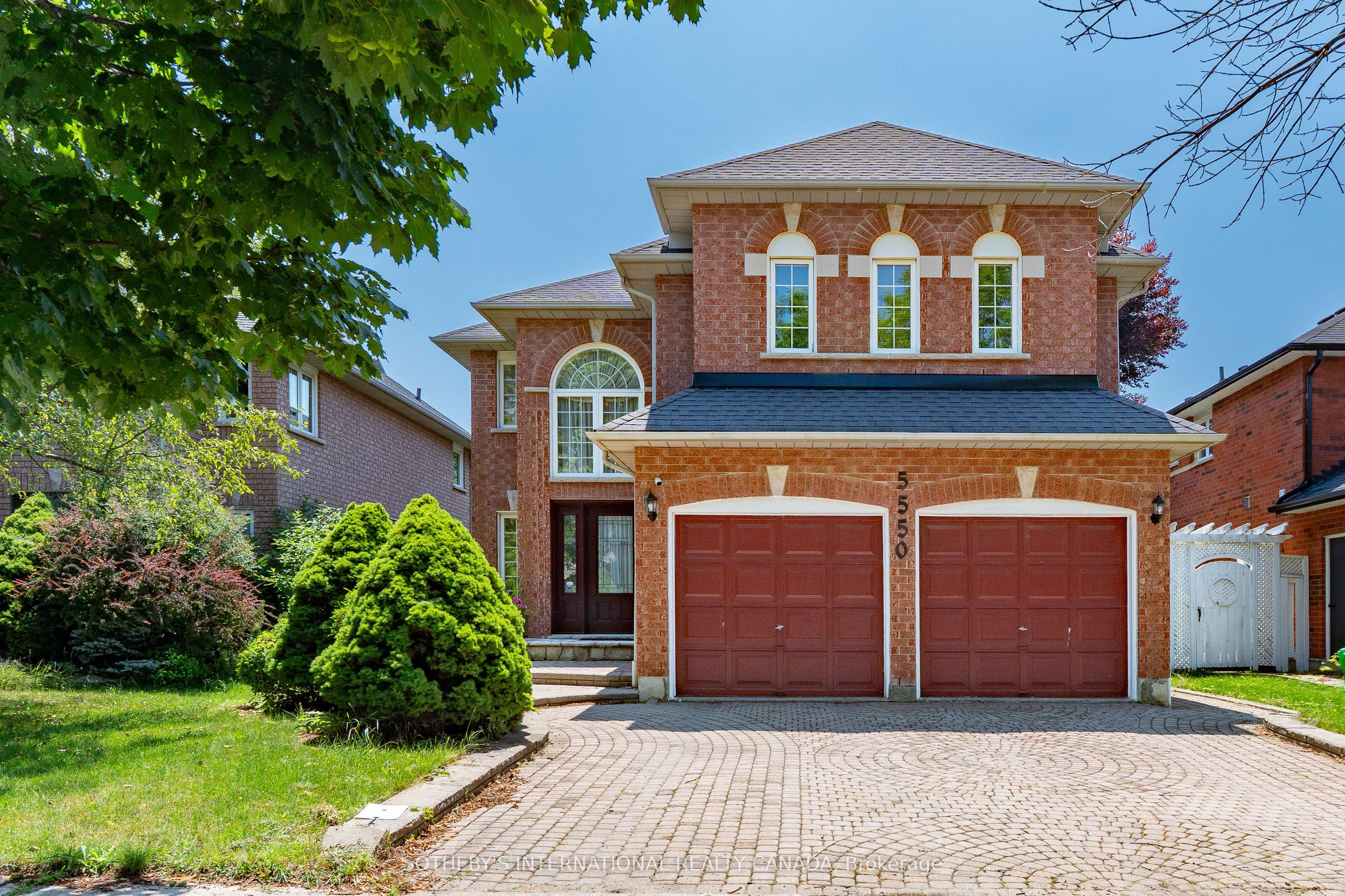 5550 Middleport Crescent N Property Photo 2