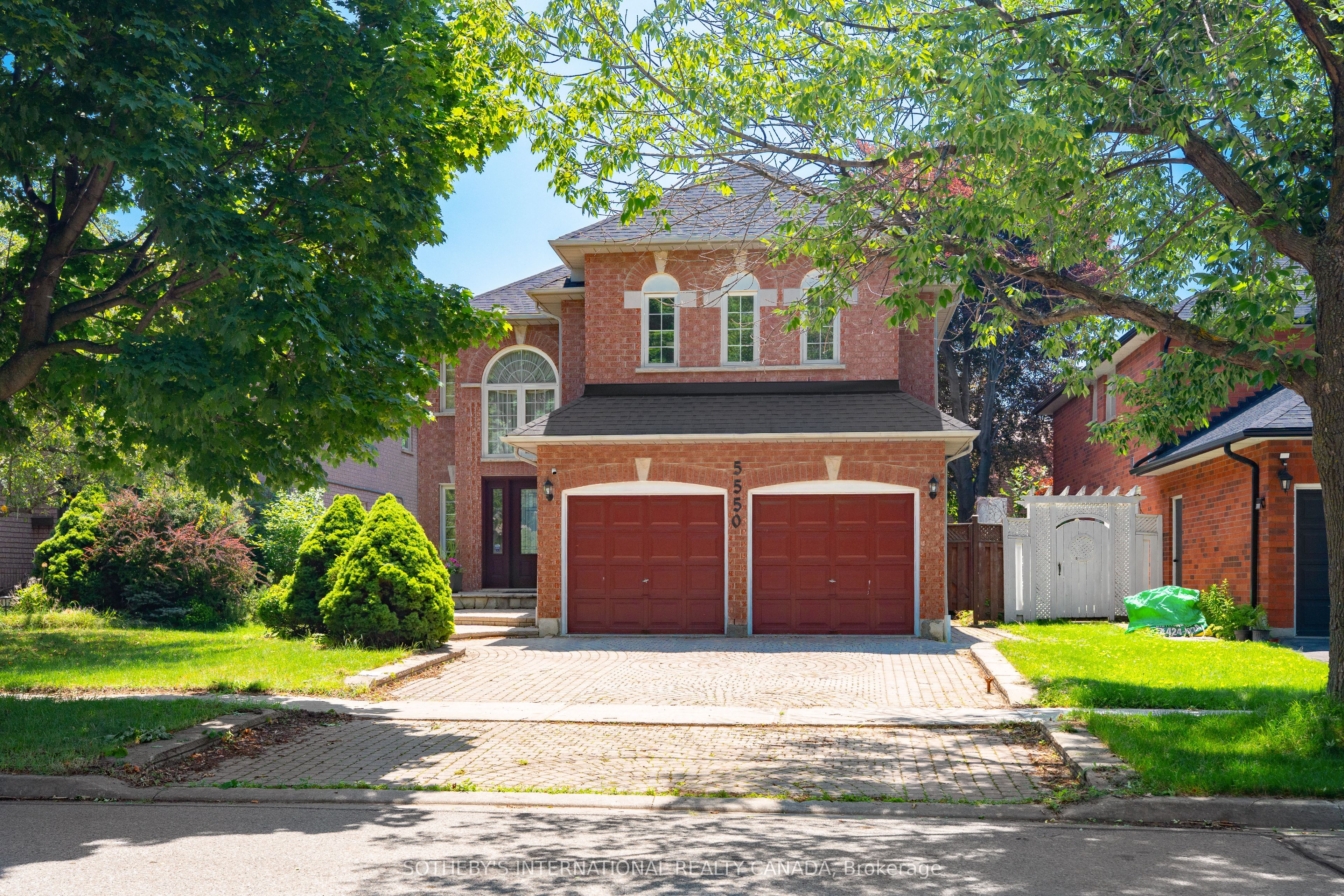 5550 Middleport Crescent N Property Photo 3
