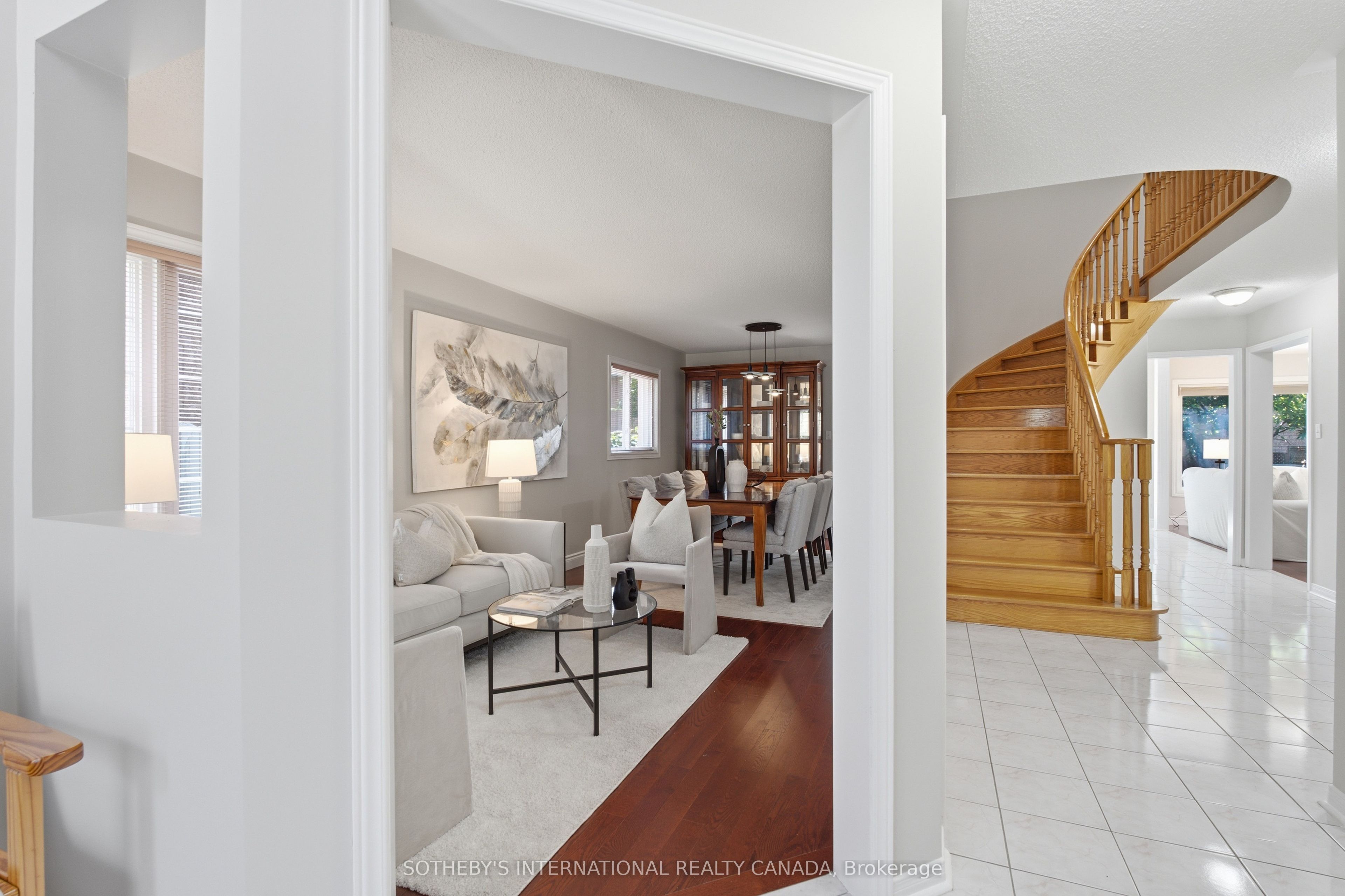 5550 Middleport Crescent N Property Photo 8