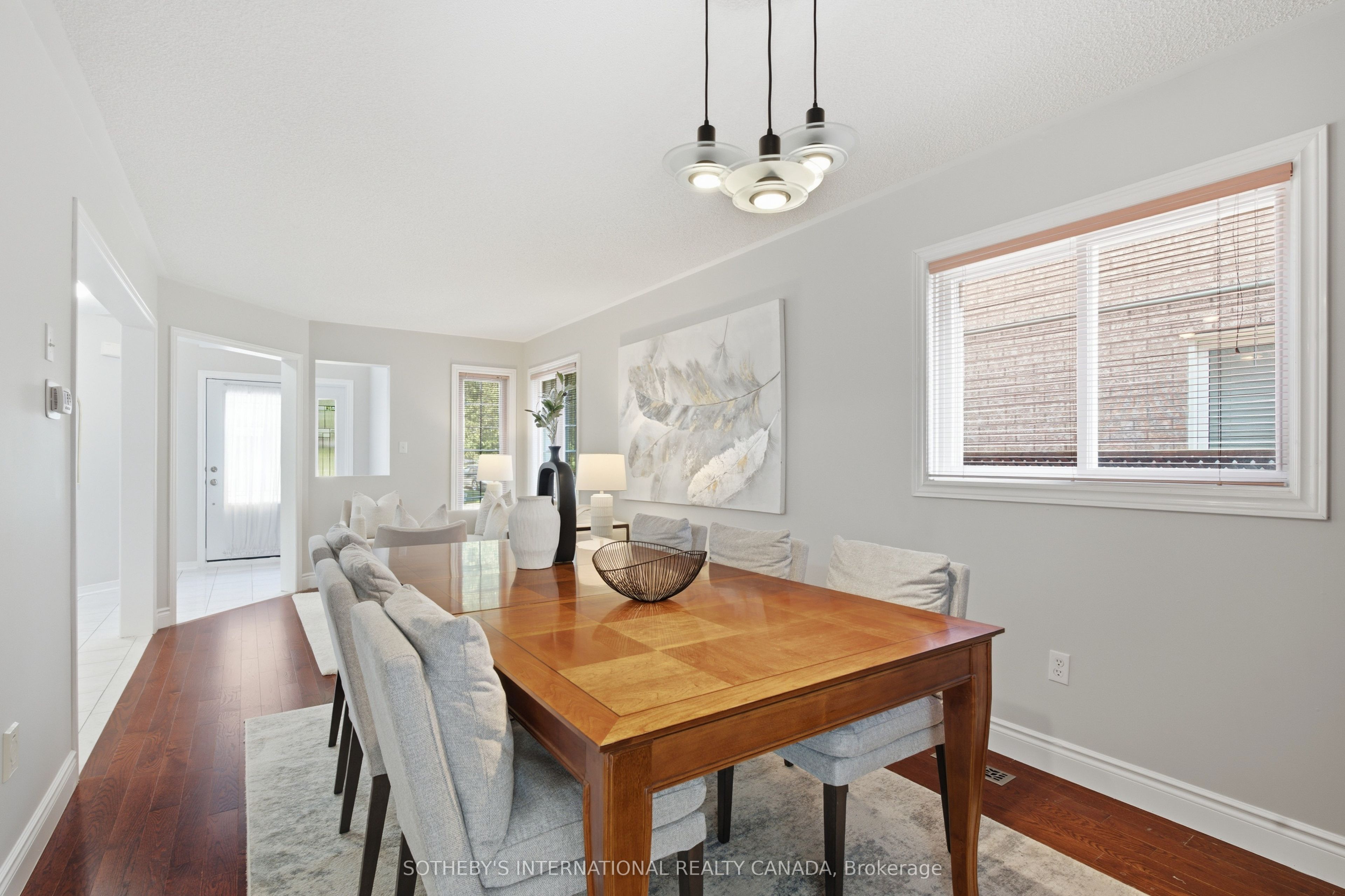 5550 Middleport Crescent N Property Photo 13